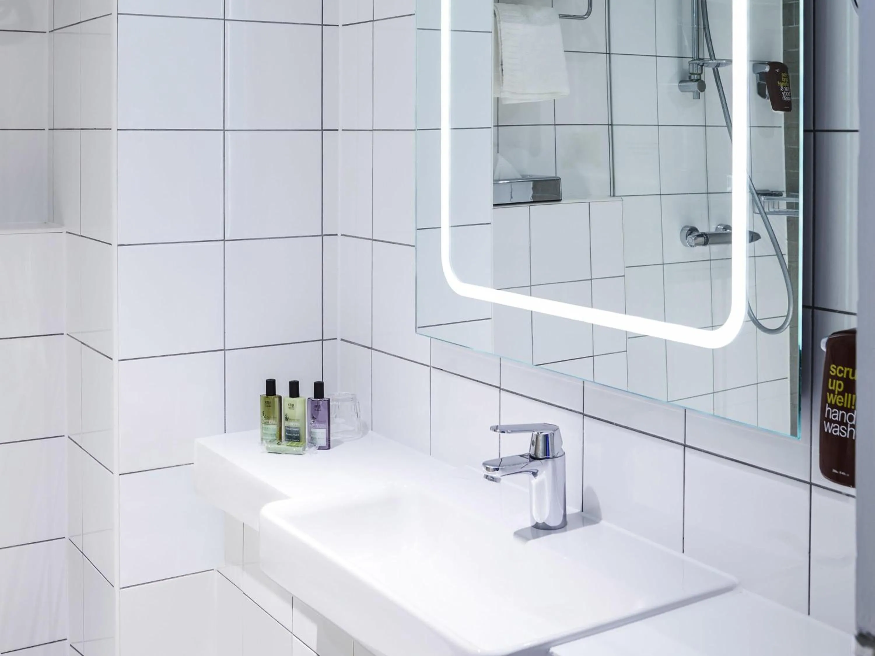 Bedroom in Mercure Telford Centre Hotel