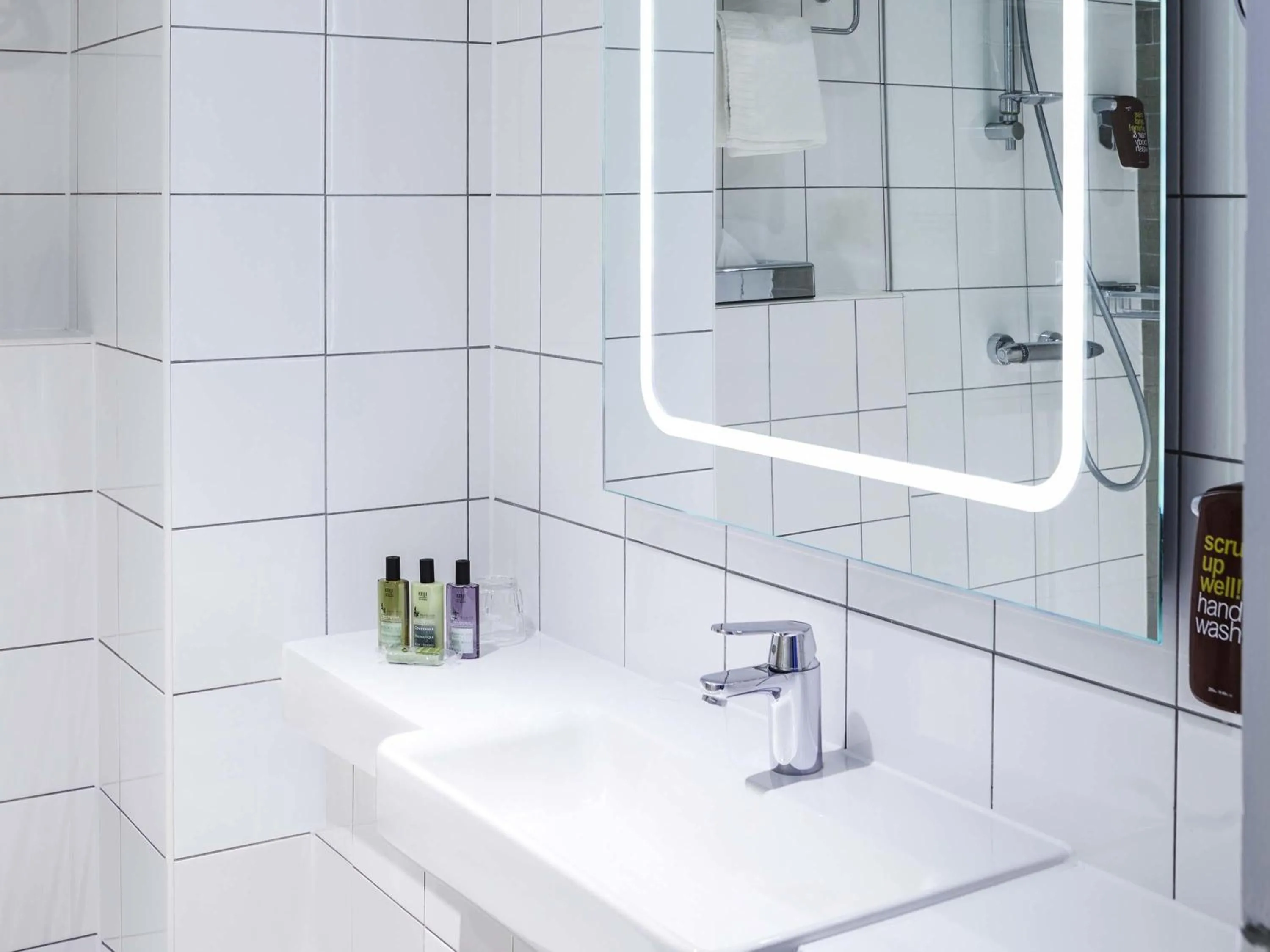 Bedroom in Mercure Telford Centre Hotel