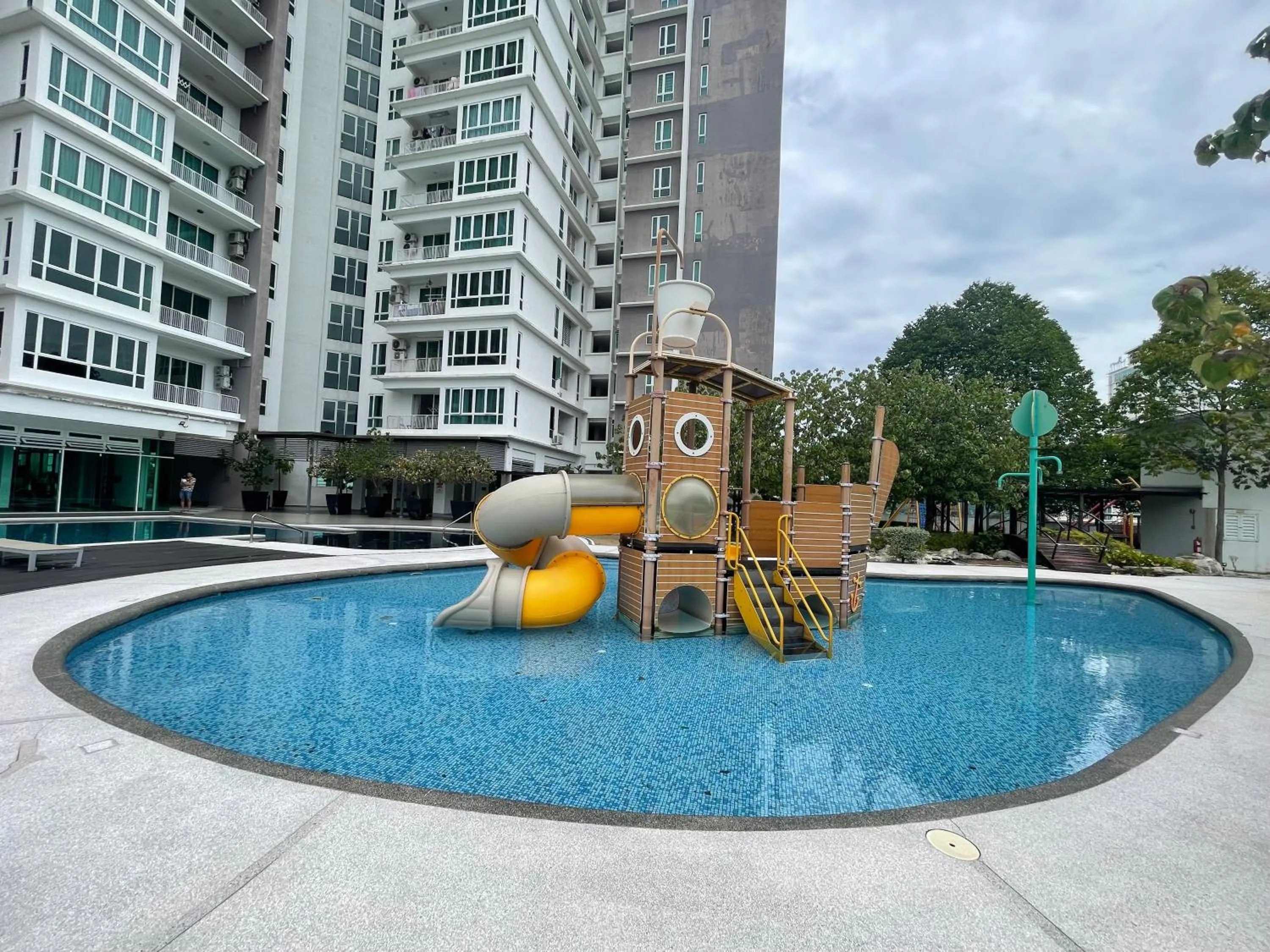 Swimming pool in Ipoh D Festivo Suites 6-10pax 10mins to Sunway Tambun by IWH