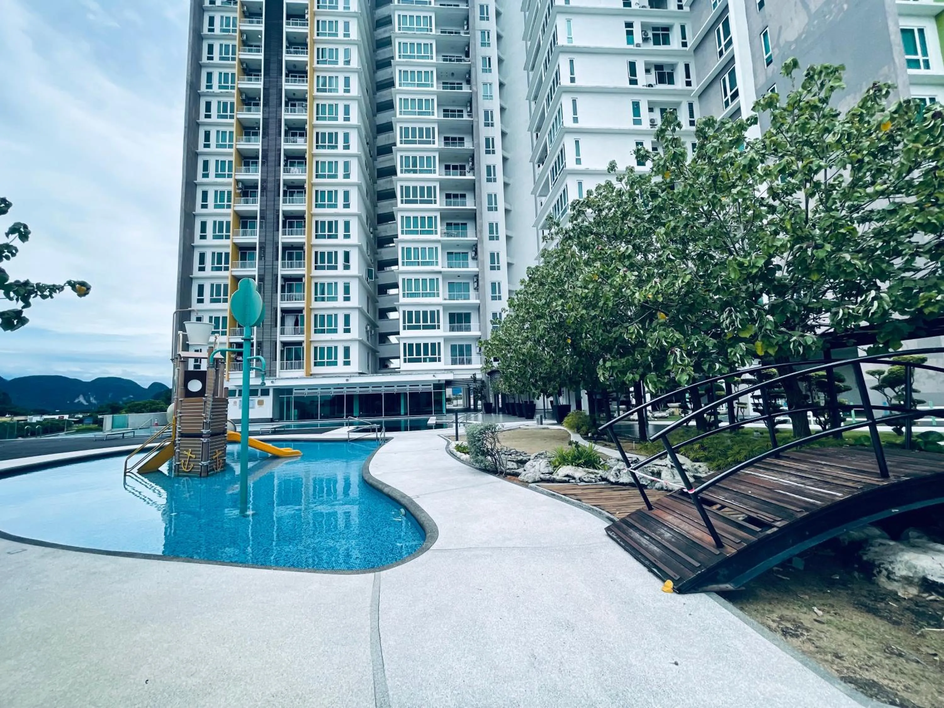 Swimming pool in Ipoh D Festivo Suites 6-10pax 10mins to Sunway Tambun by IWH