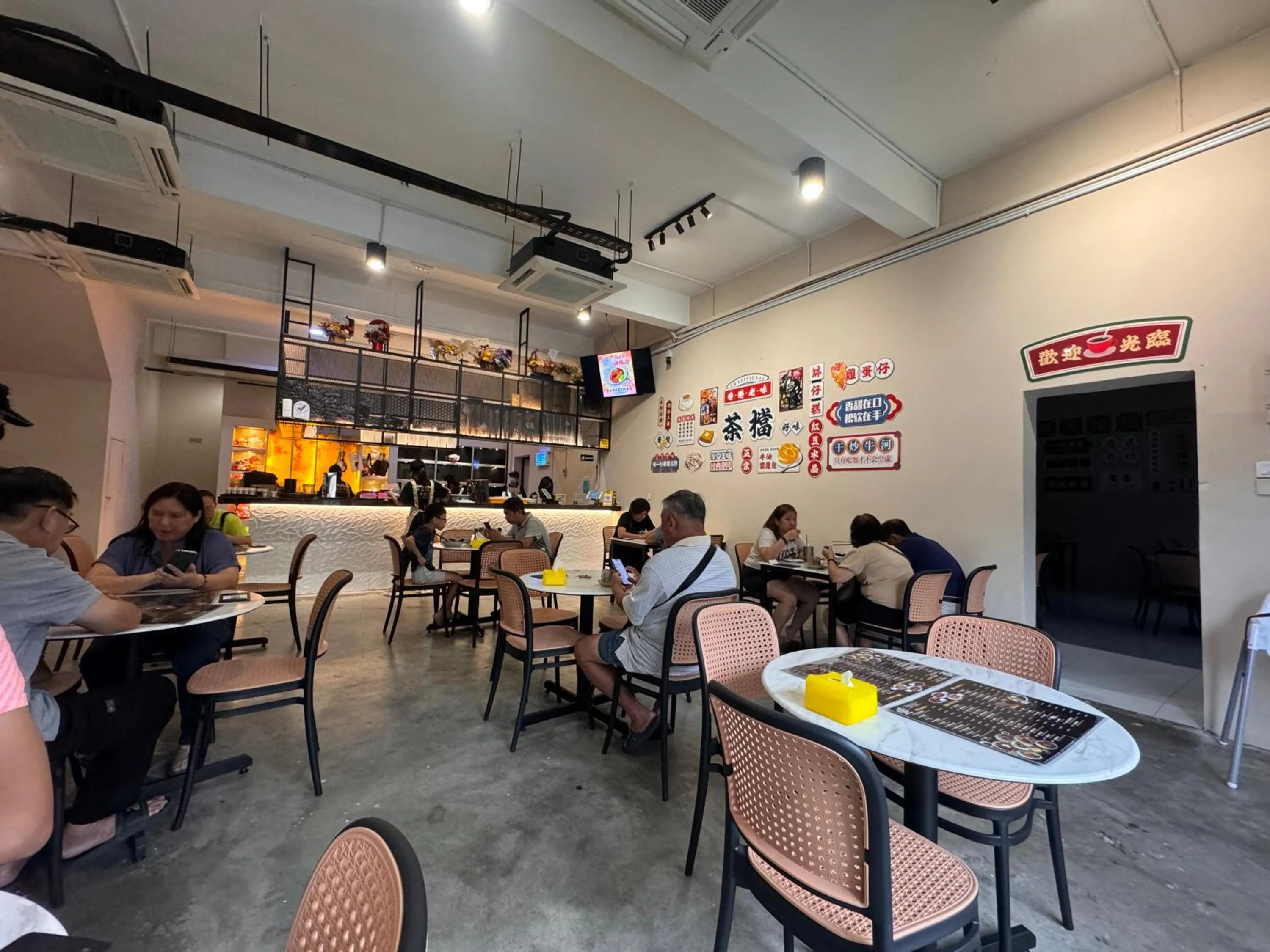Restaurant/places to eat in Ipoh D Festivo Suites 6-10pax 10mins to Sunway Tambun by IWH