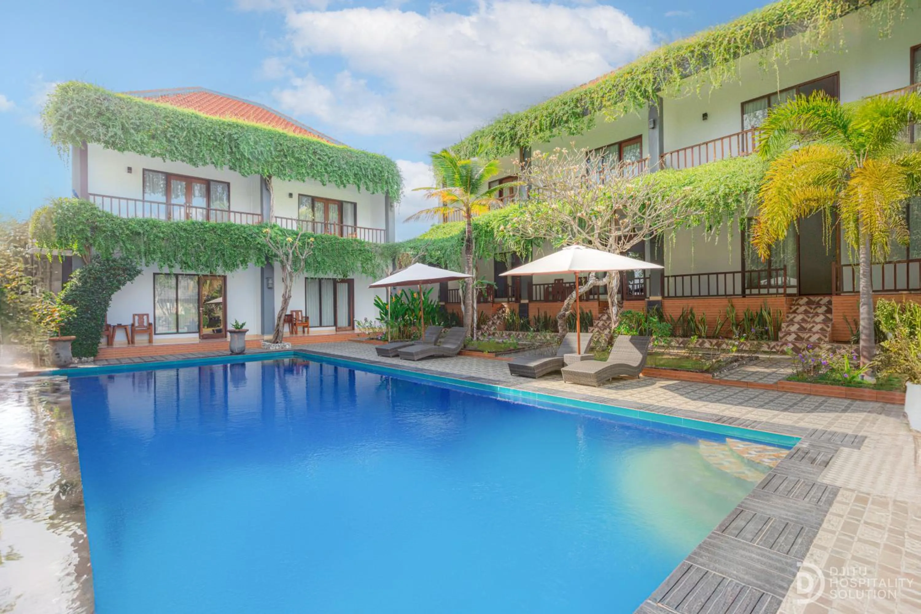 Property building in Tinggian Hill Retreat