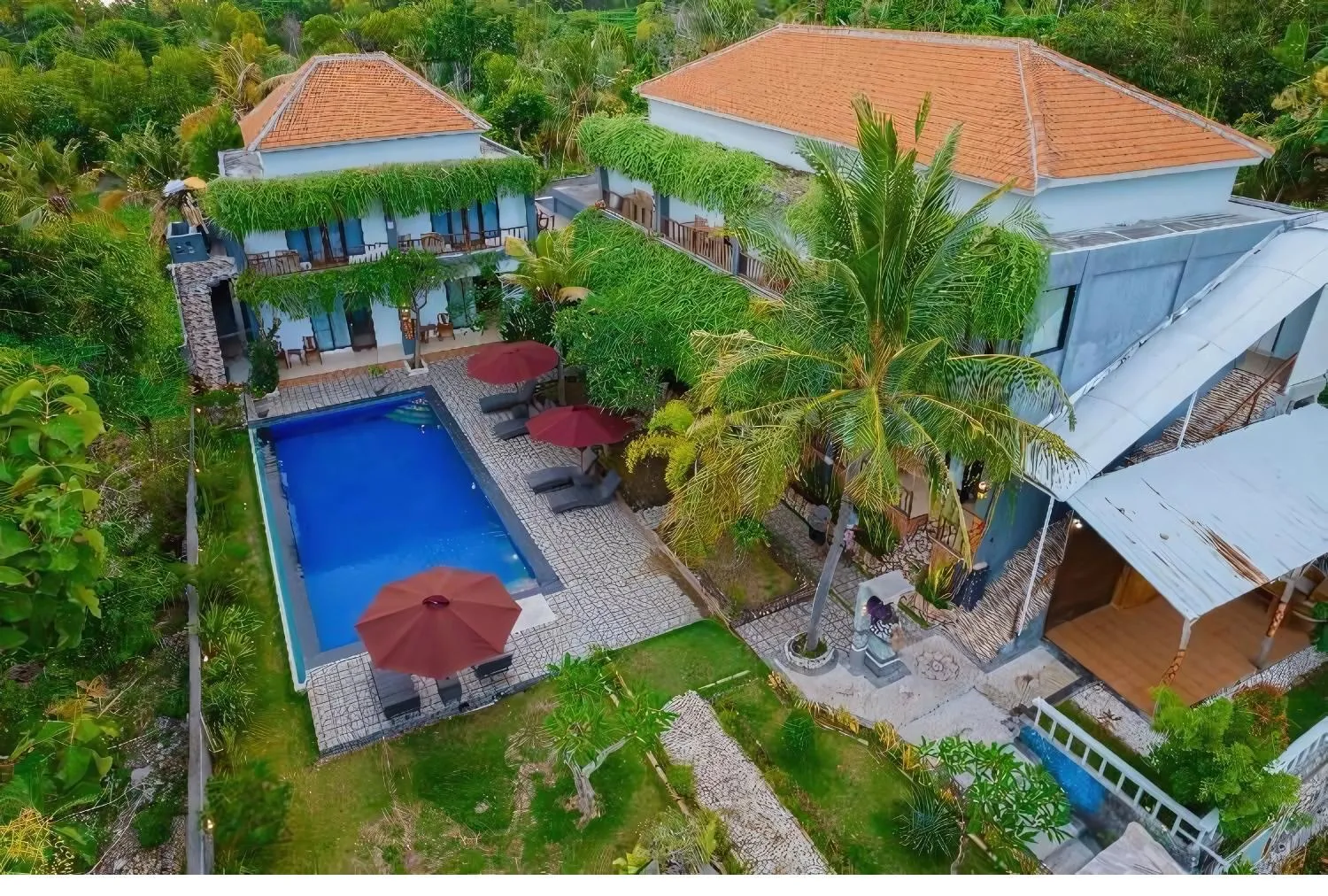 Property building in Tinggian Hill Retreat