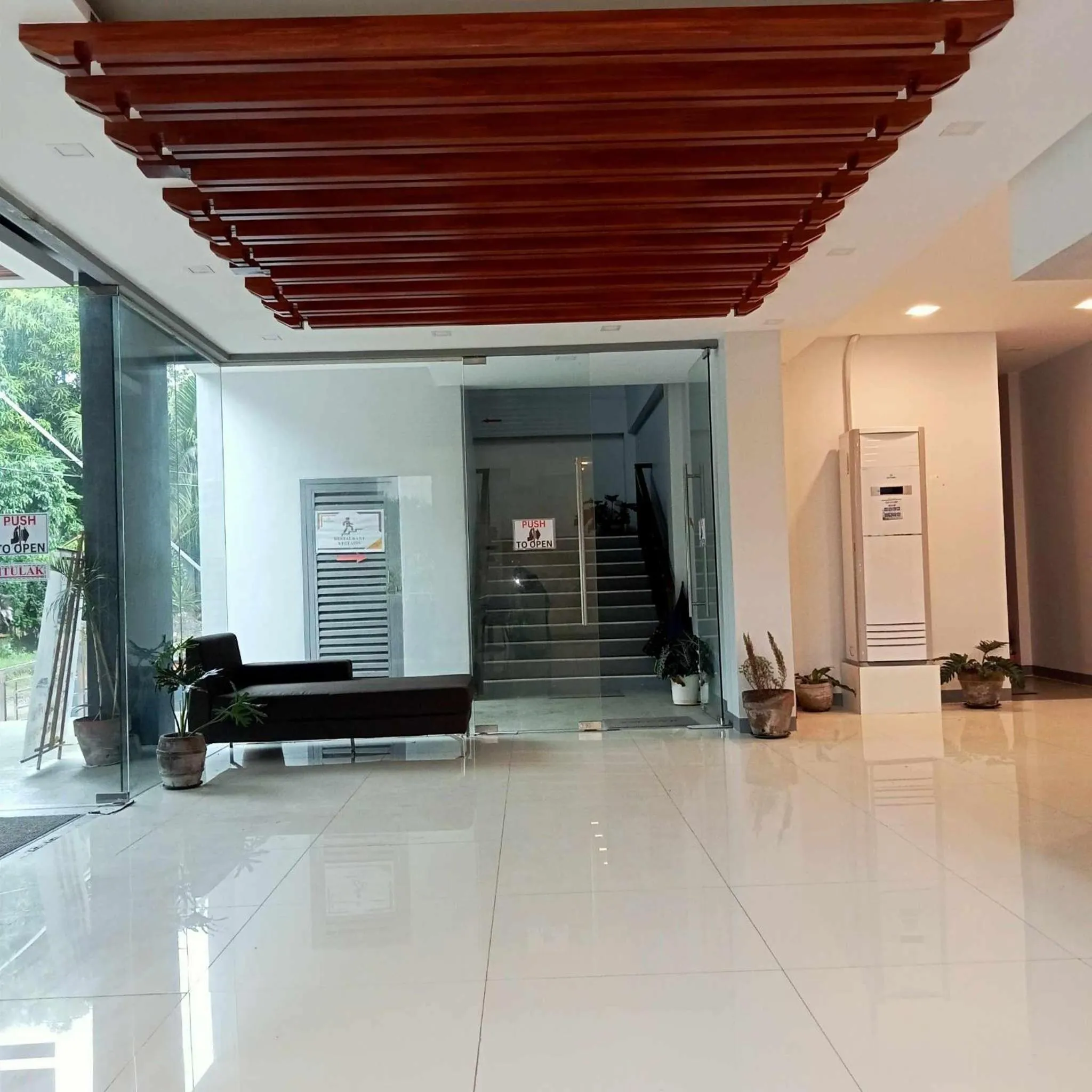Lobby or reception in Magsaysay Hillside Resort powered by Cocotel