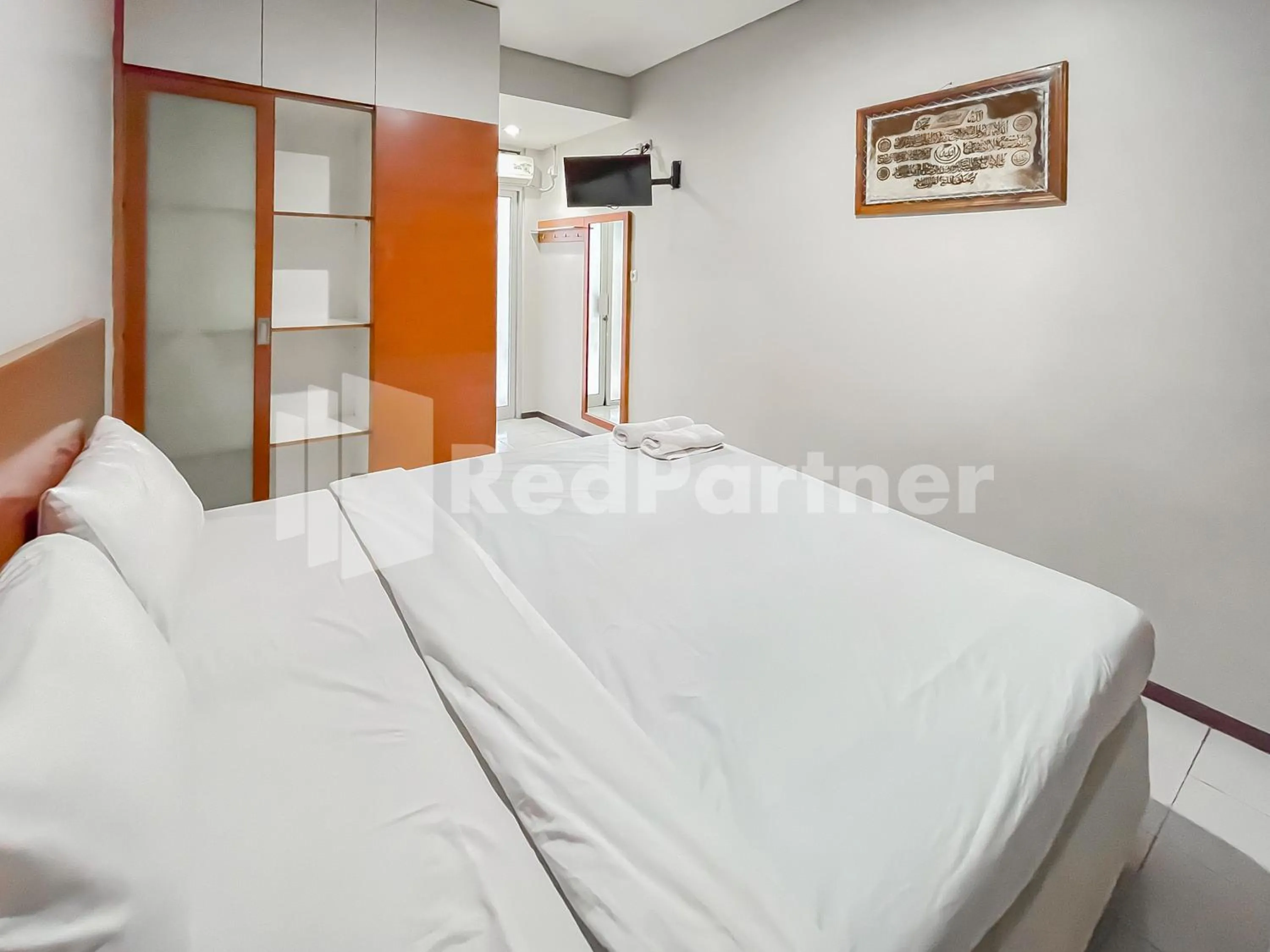 Bedroom in Sang Surya GuestHouse Syariah Near RS Hasan Sadikin Mitra RedDoorz