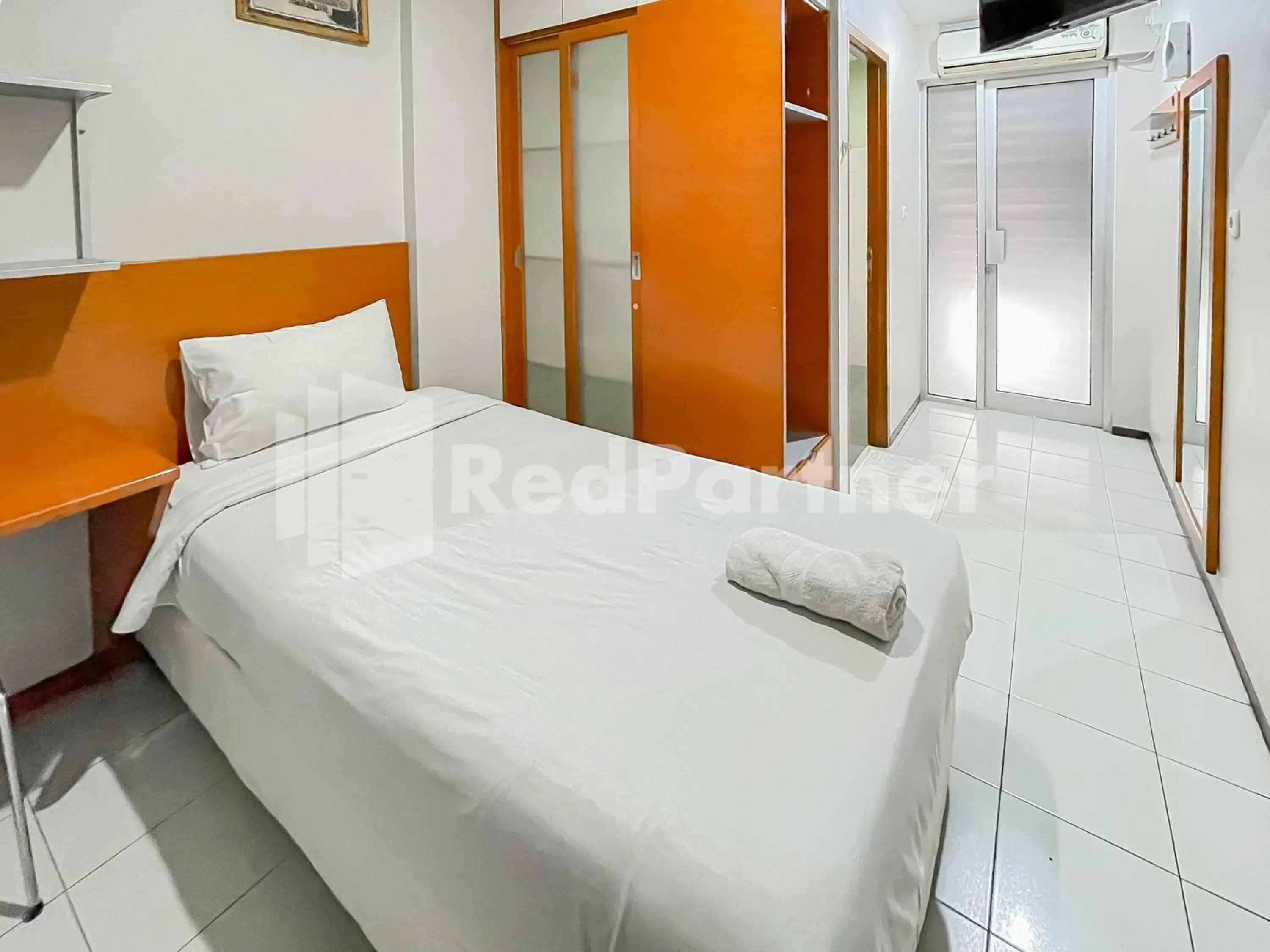 Superior Single Room - single occupancy in Sang Surya GuestHouse Syariah Near RS Hasan Sadikin Mitra RedDoorz Superior Single Room - single occupancy in Sang Surya GuestHouse Syariah Near RS Hasan Sadikin Mitra RedDoorz