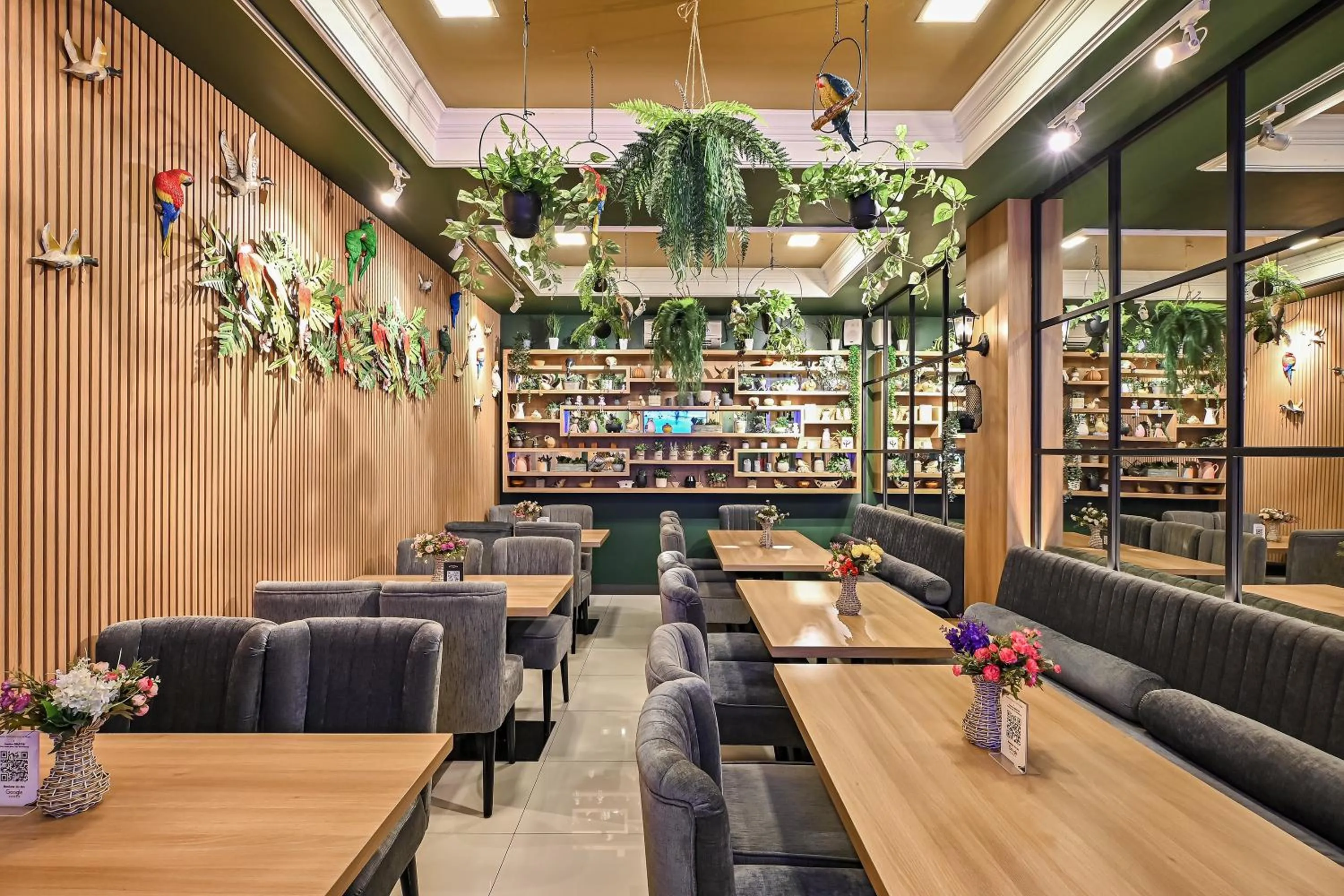 Restaurant/places to eat in Bangreng Inn