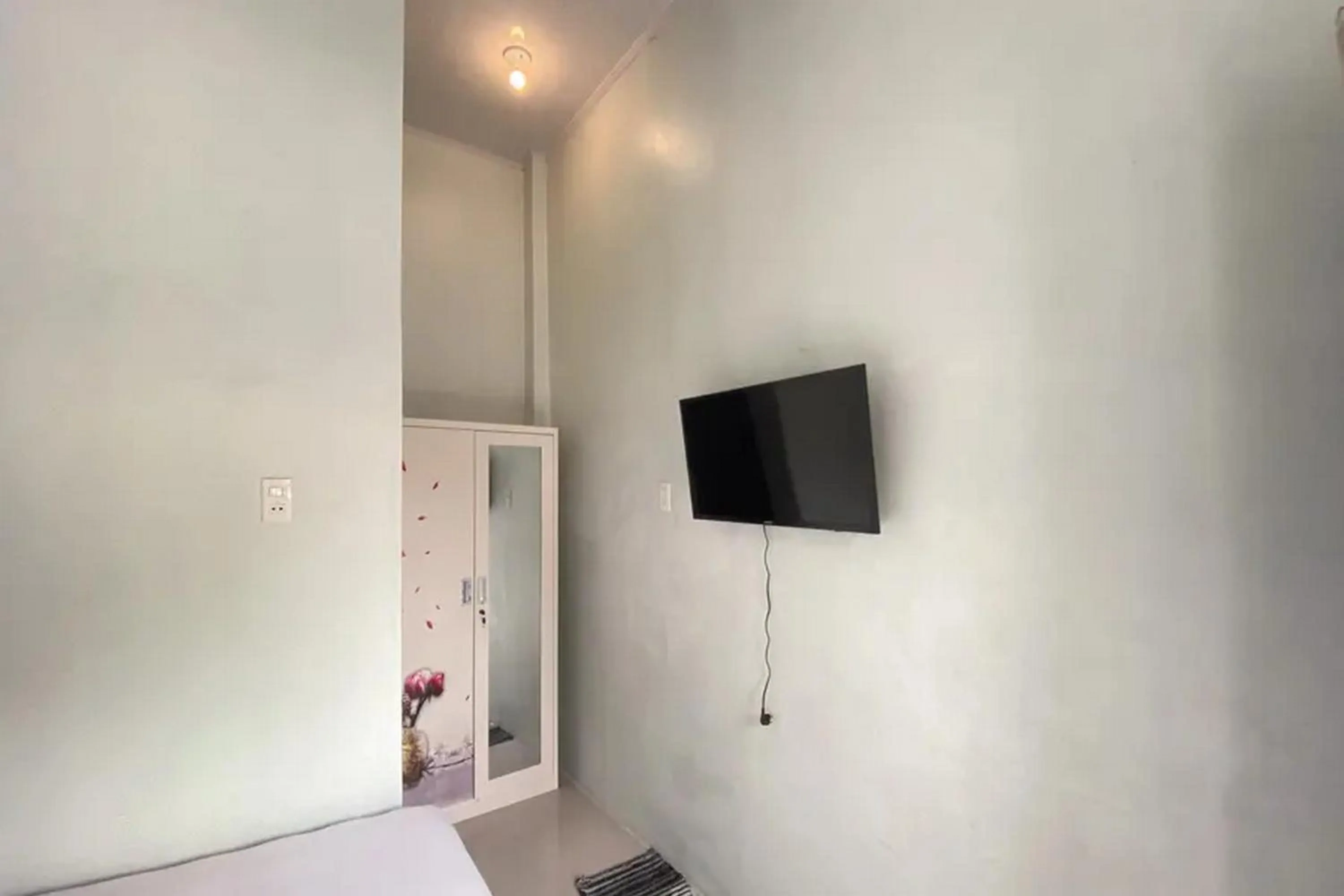 TV and multimedia in RedDoorz Syariah near Kantor Bupati Pantai Pandan Sibolga