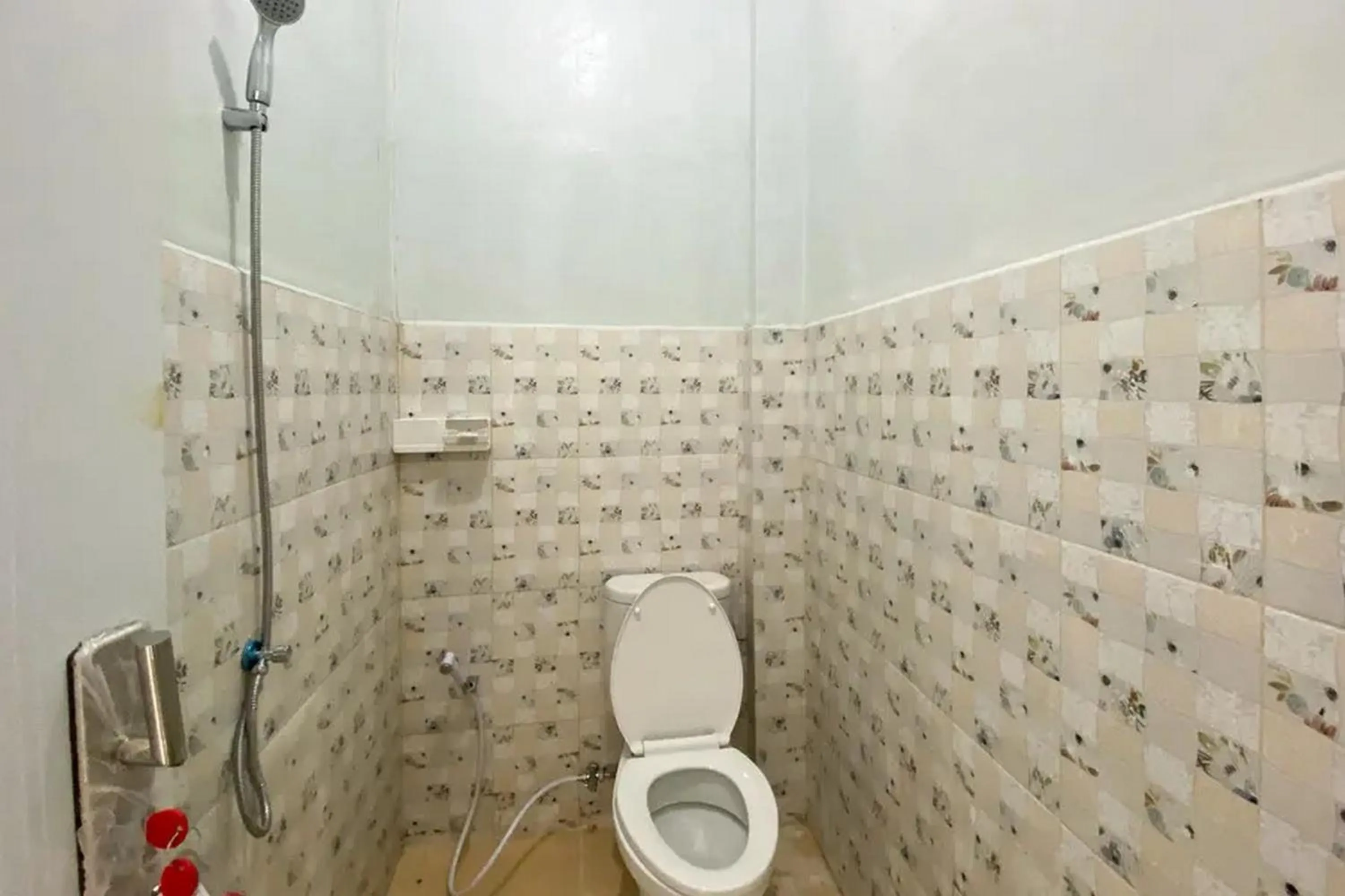 Bathroom in RedDoorz Syariah near Kantor Bupati Pantai Pandan Sibolga