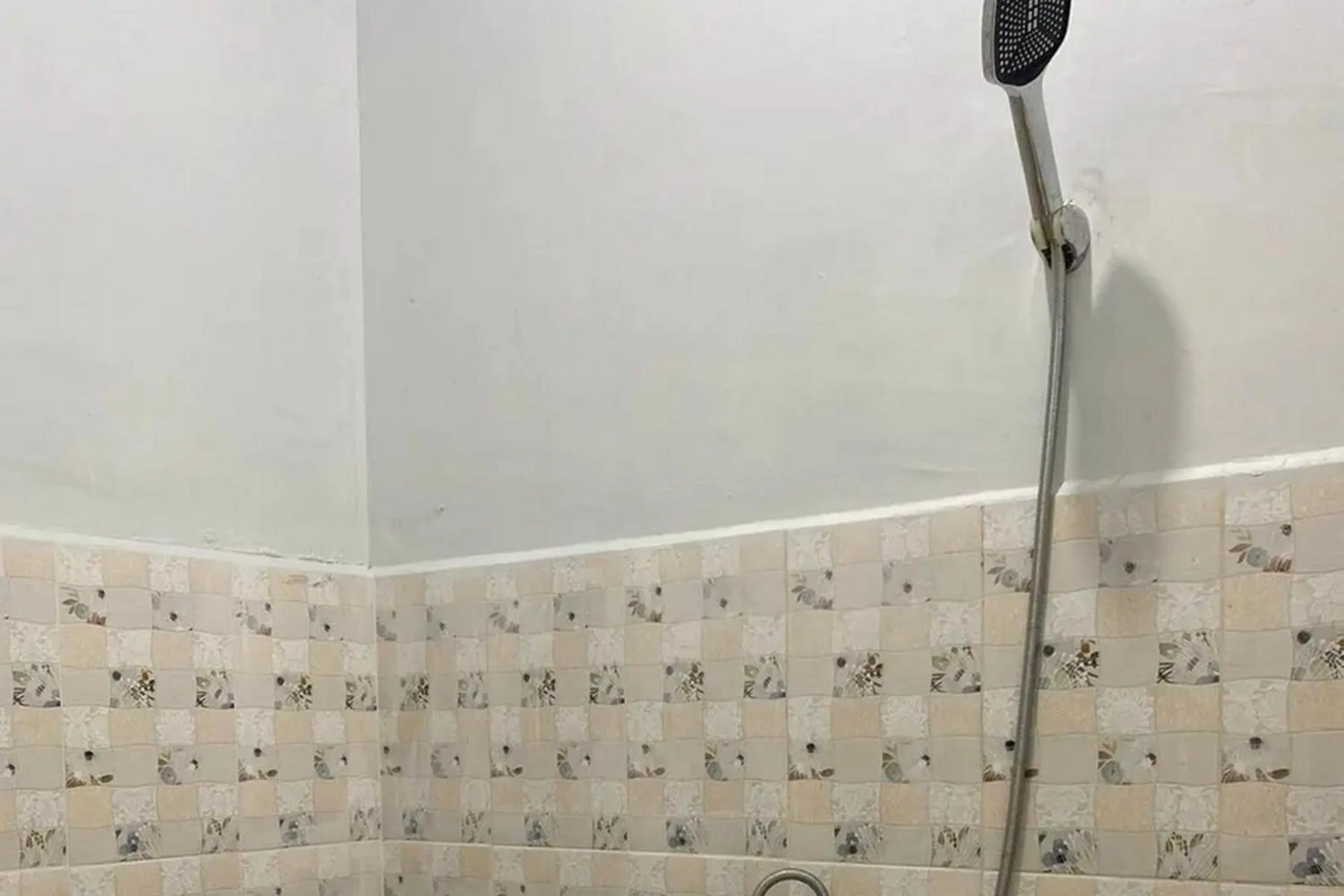Bathroom in RedDoorz Syariah near Kantor Bupati Pantai Pandan Sibolga
