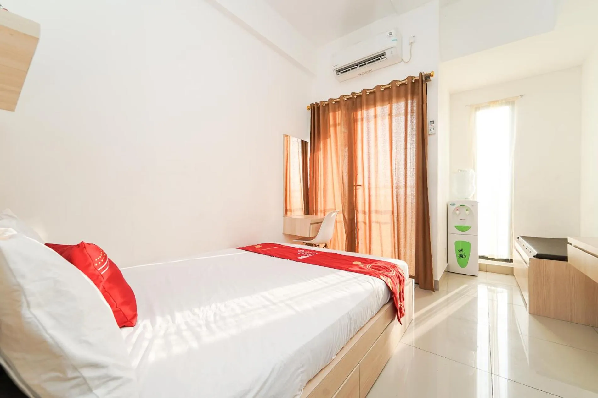 Bedroom, Bed in RedLiving Apartemen Sayana - Premium Property