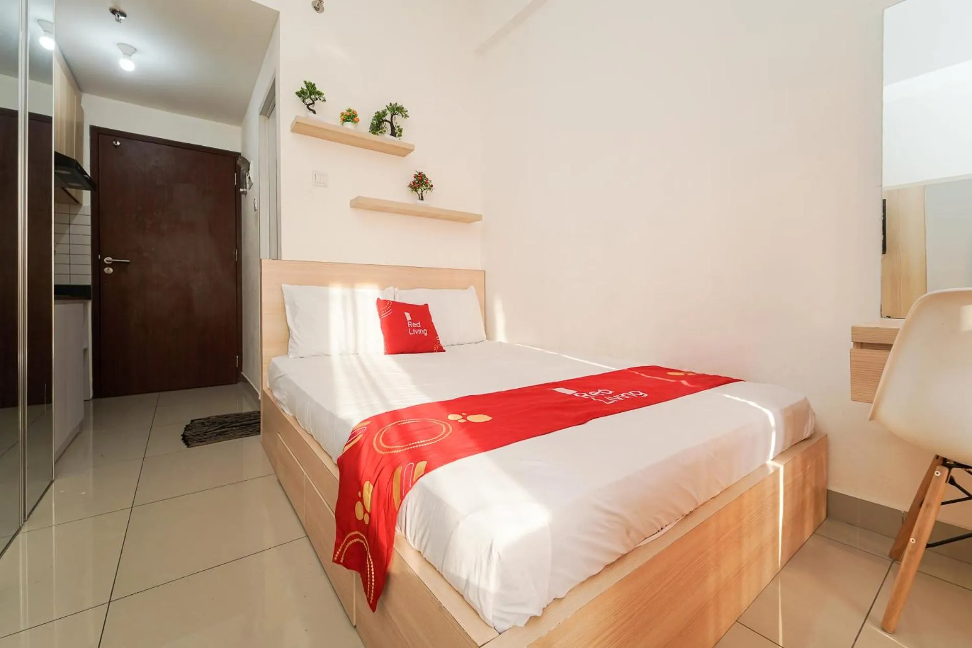 Bedroom, Bed in RedLiving Apartemen Sayana - Premium Property