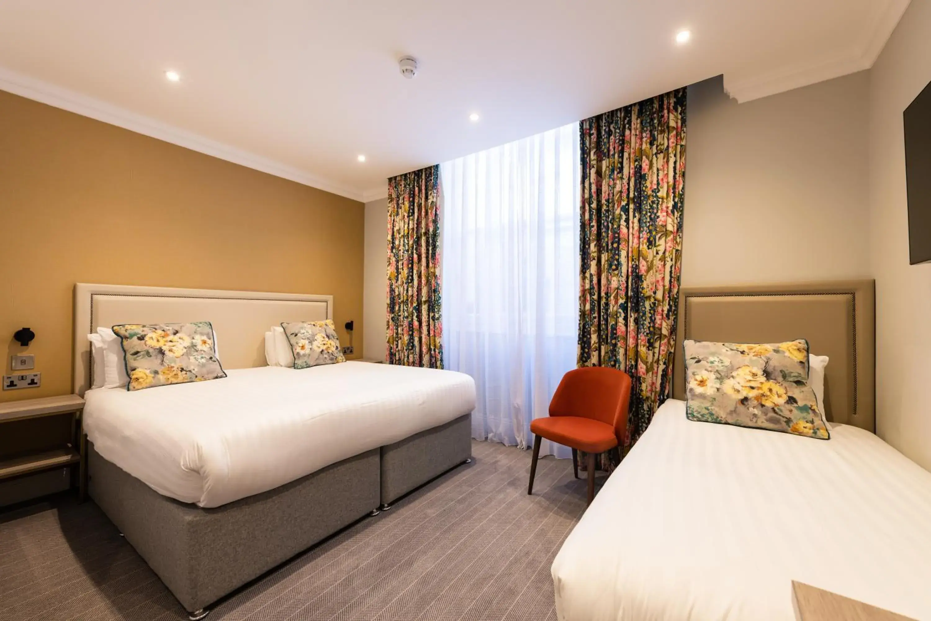 Bedroom, Bed in Byron Hotel Bedroom, Bed in Byron Hotel