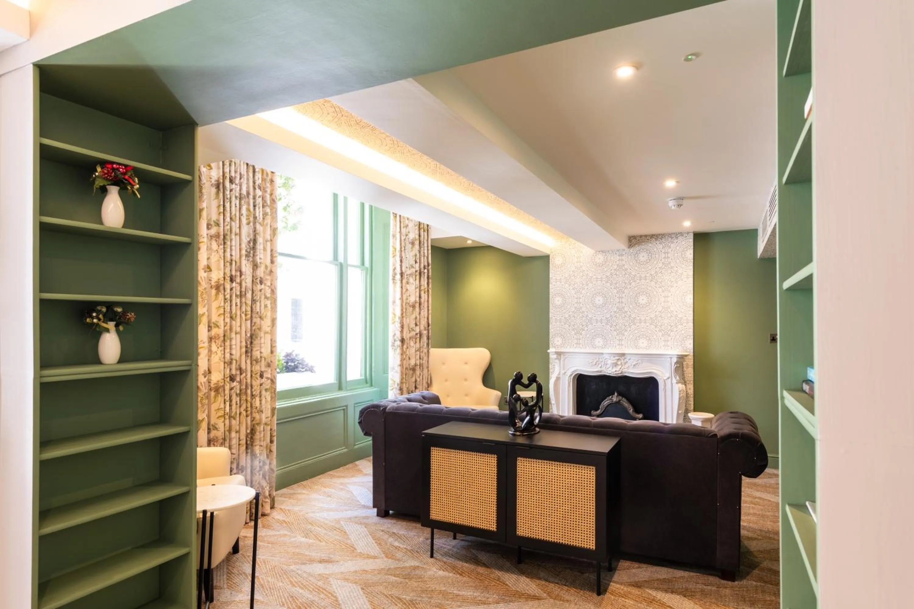 Lobby or reception in Byron Hotel