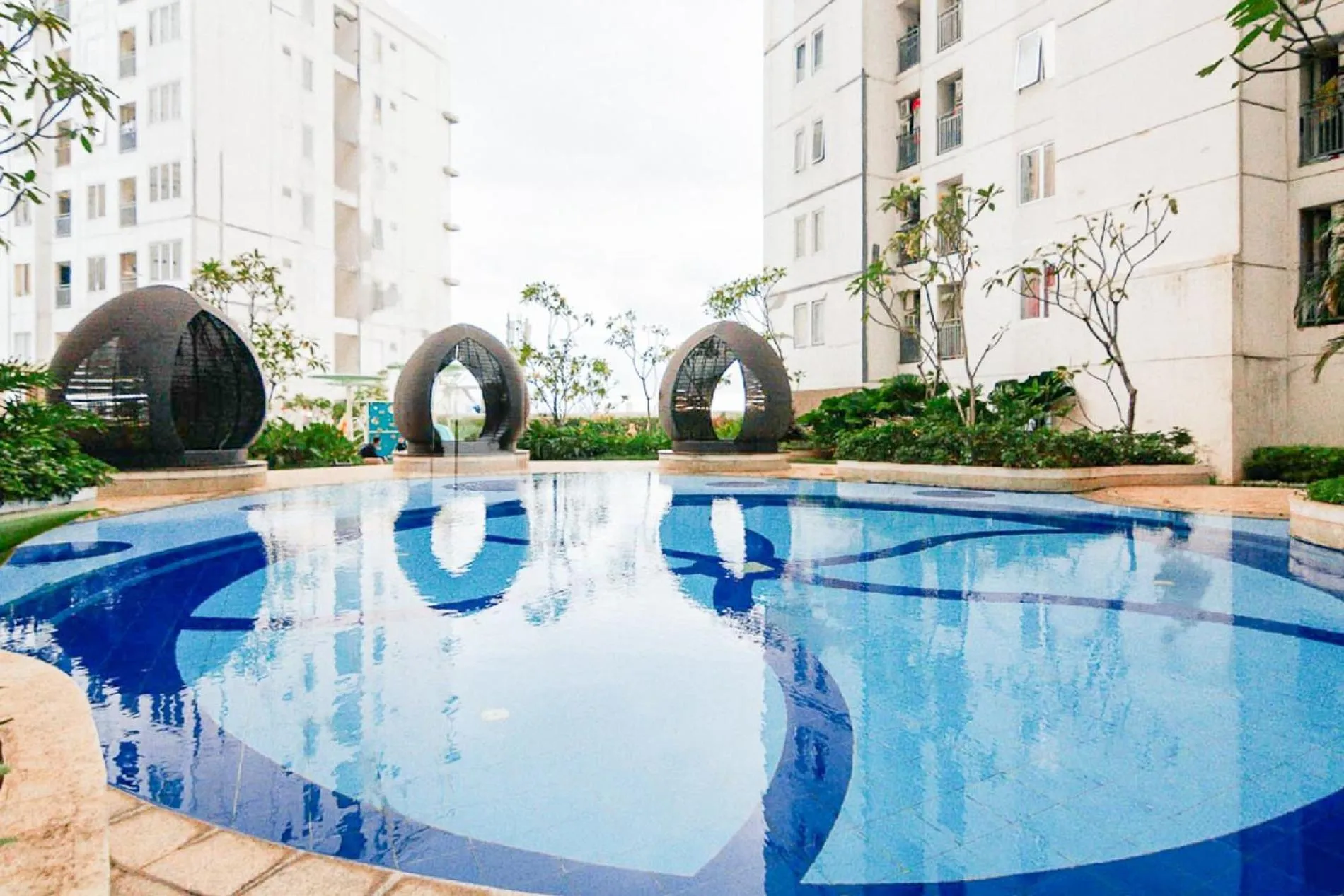 Swimming pool in RedLiving Apartemen Bassura City - Premium Property
