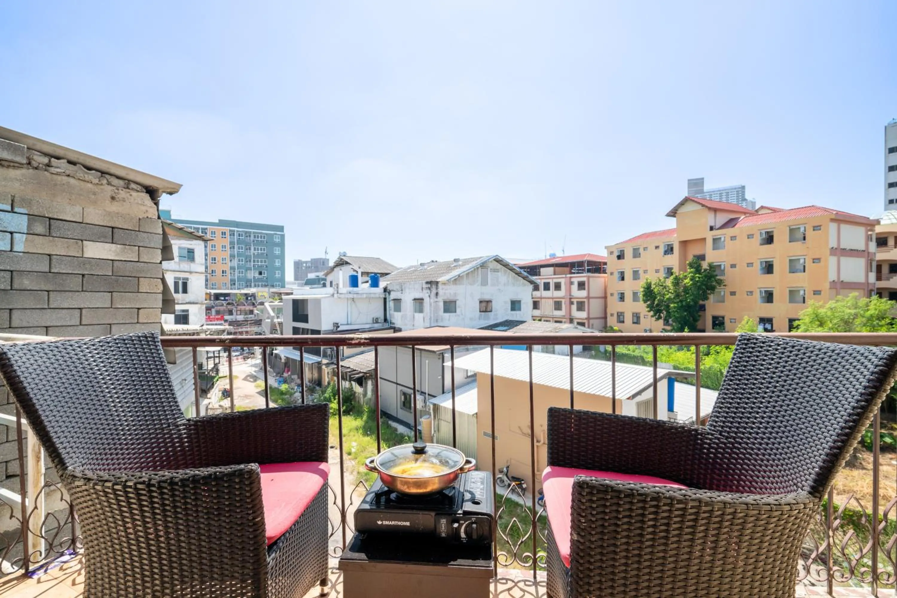 Abunawas Merry Inn at Walking Street