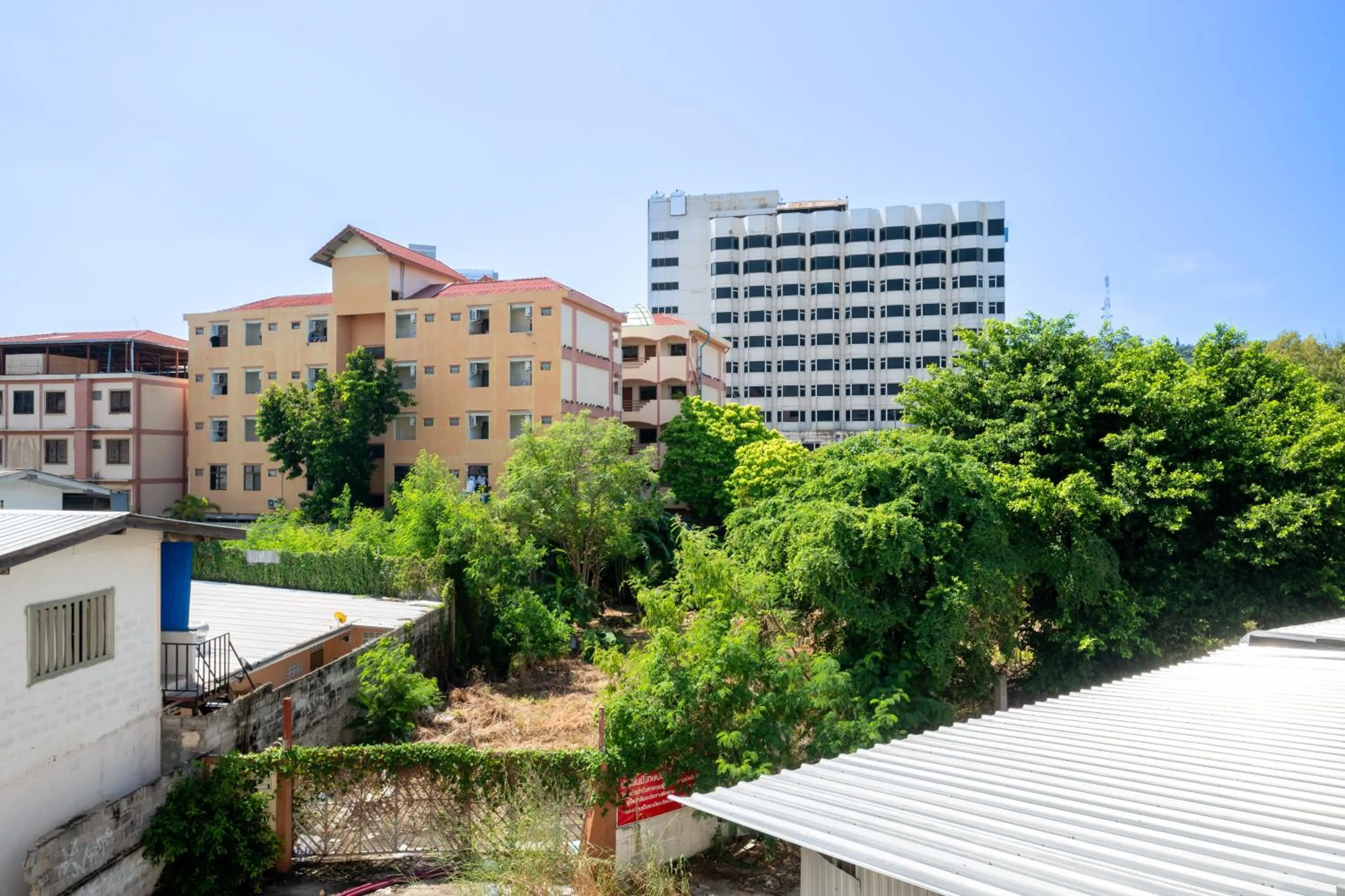 Abunawas Merry Inn at Walking Street