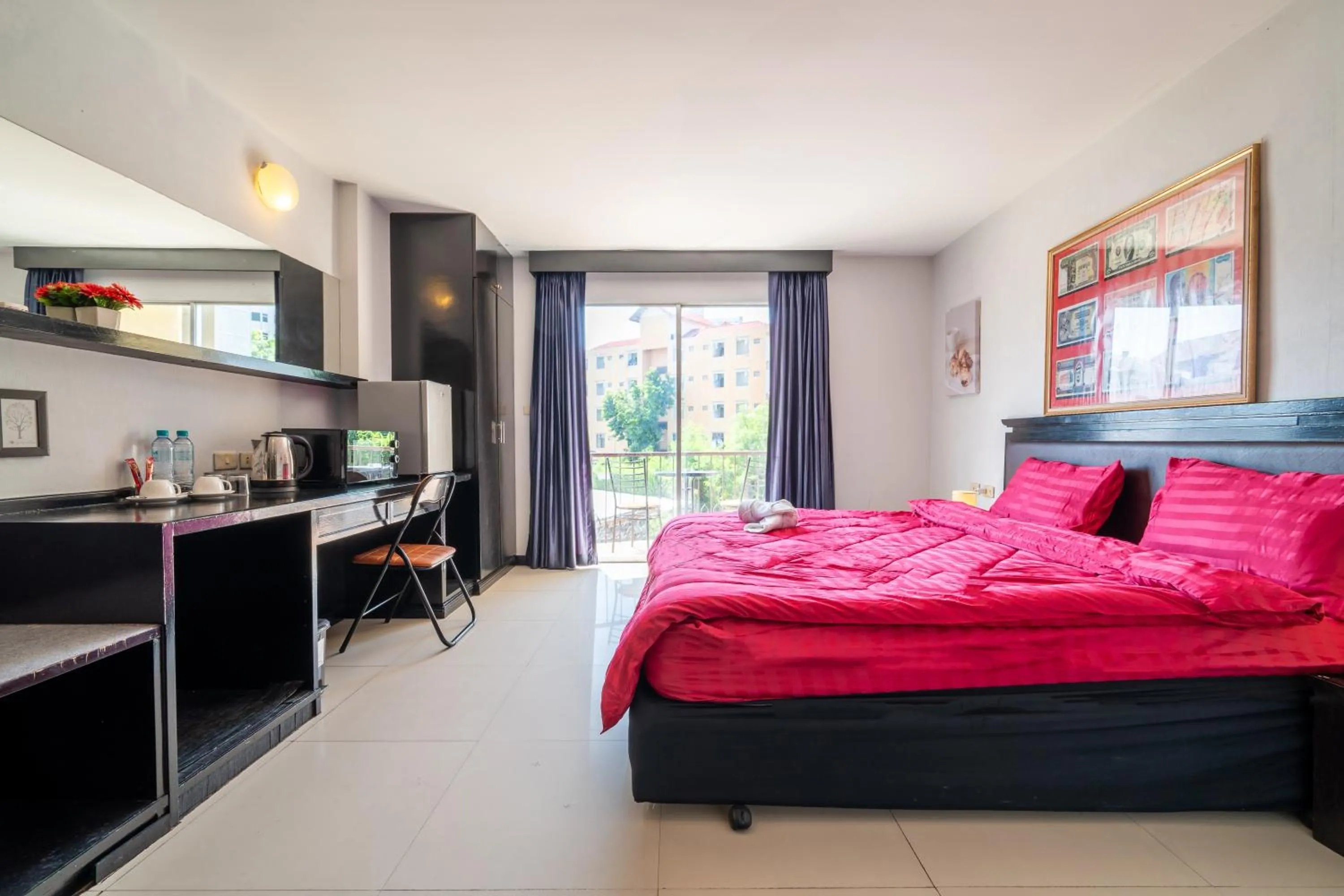 Bed in Abunawas Merry Inn at Walking Street