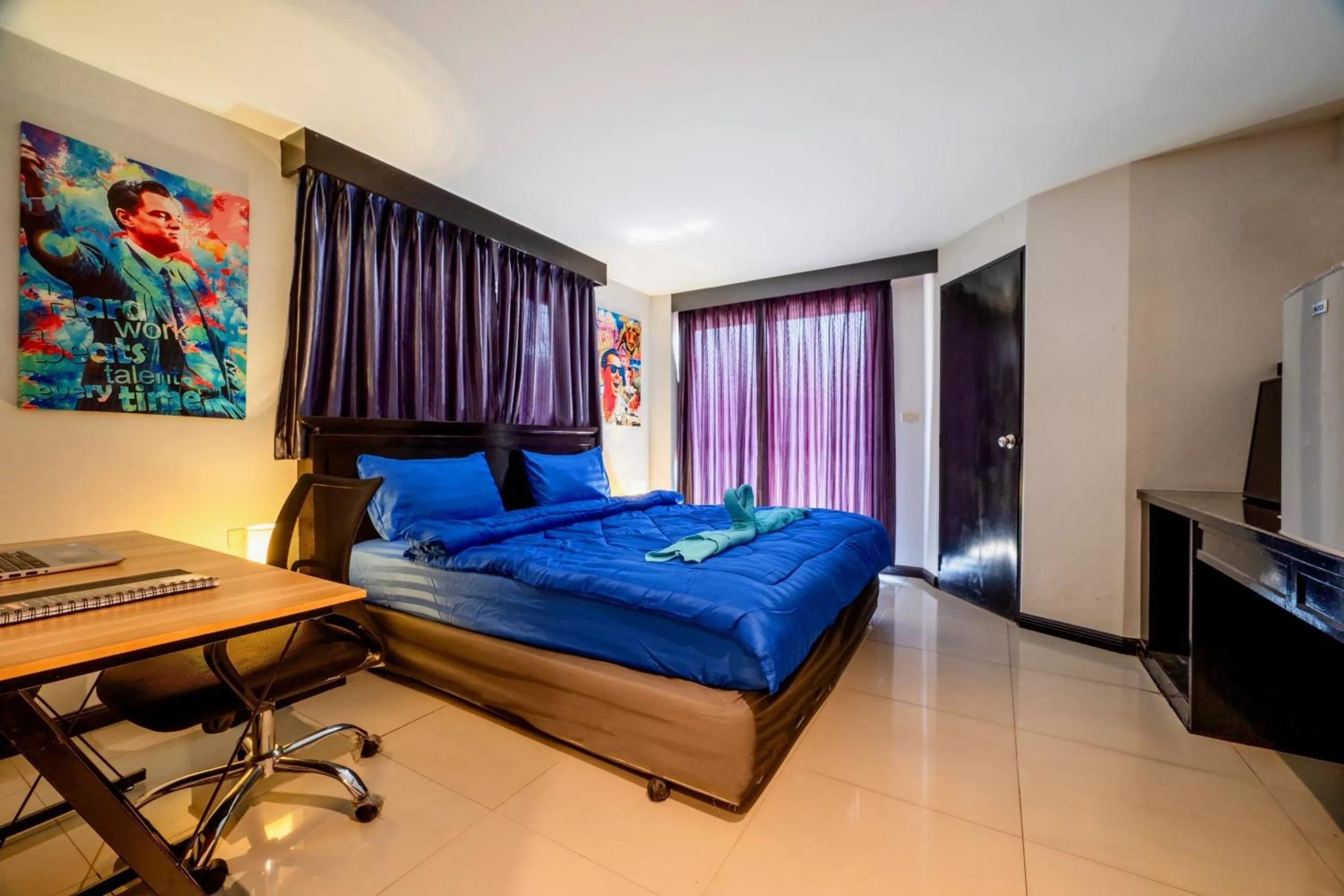 Bed in Abunawas Merry Inn at Walking Street