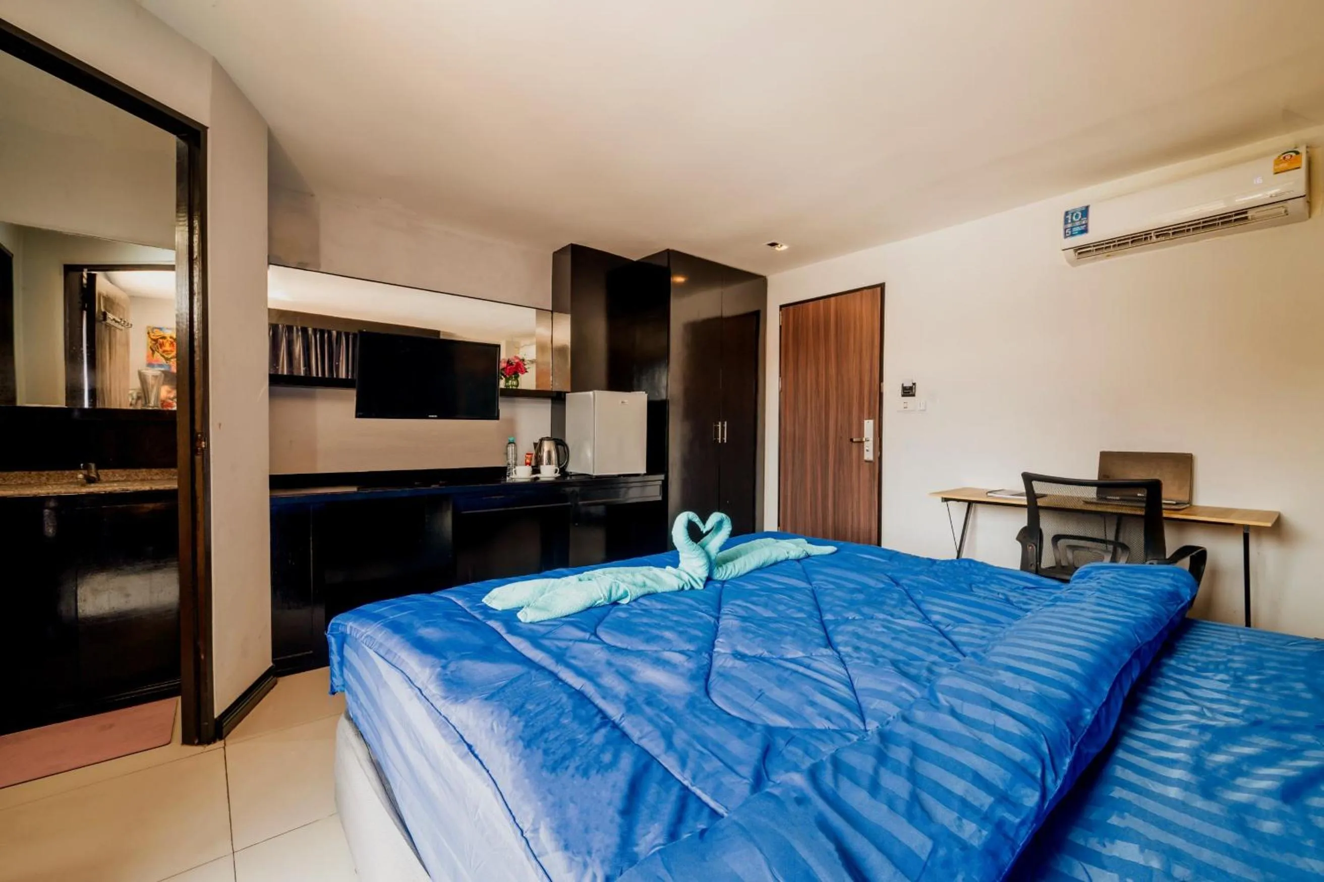 Bed in Abunawas Merry Inn at Walking Street