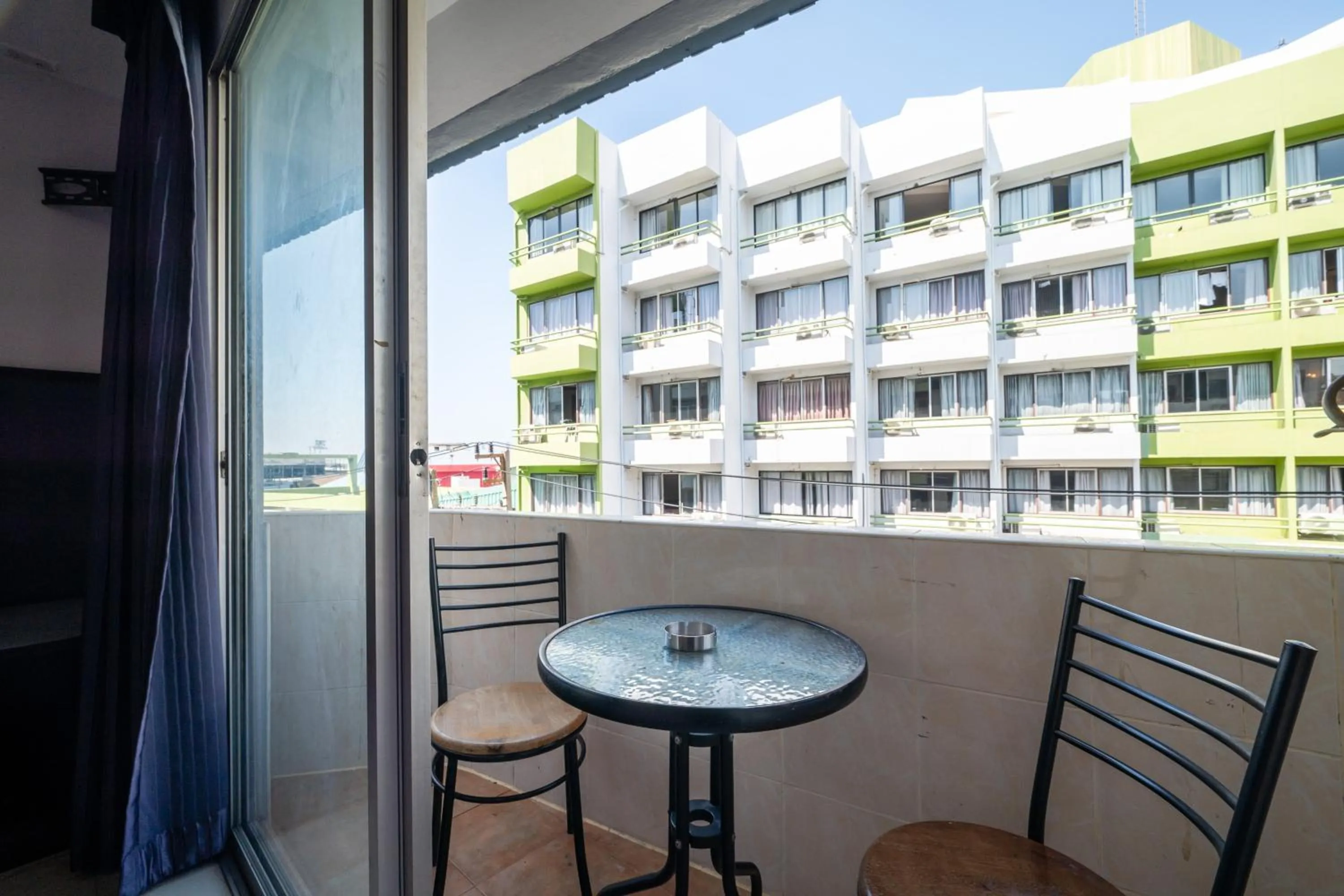 Abunawas Merry Inn at Walking Street