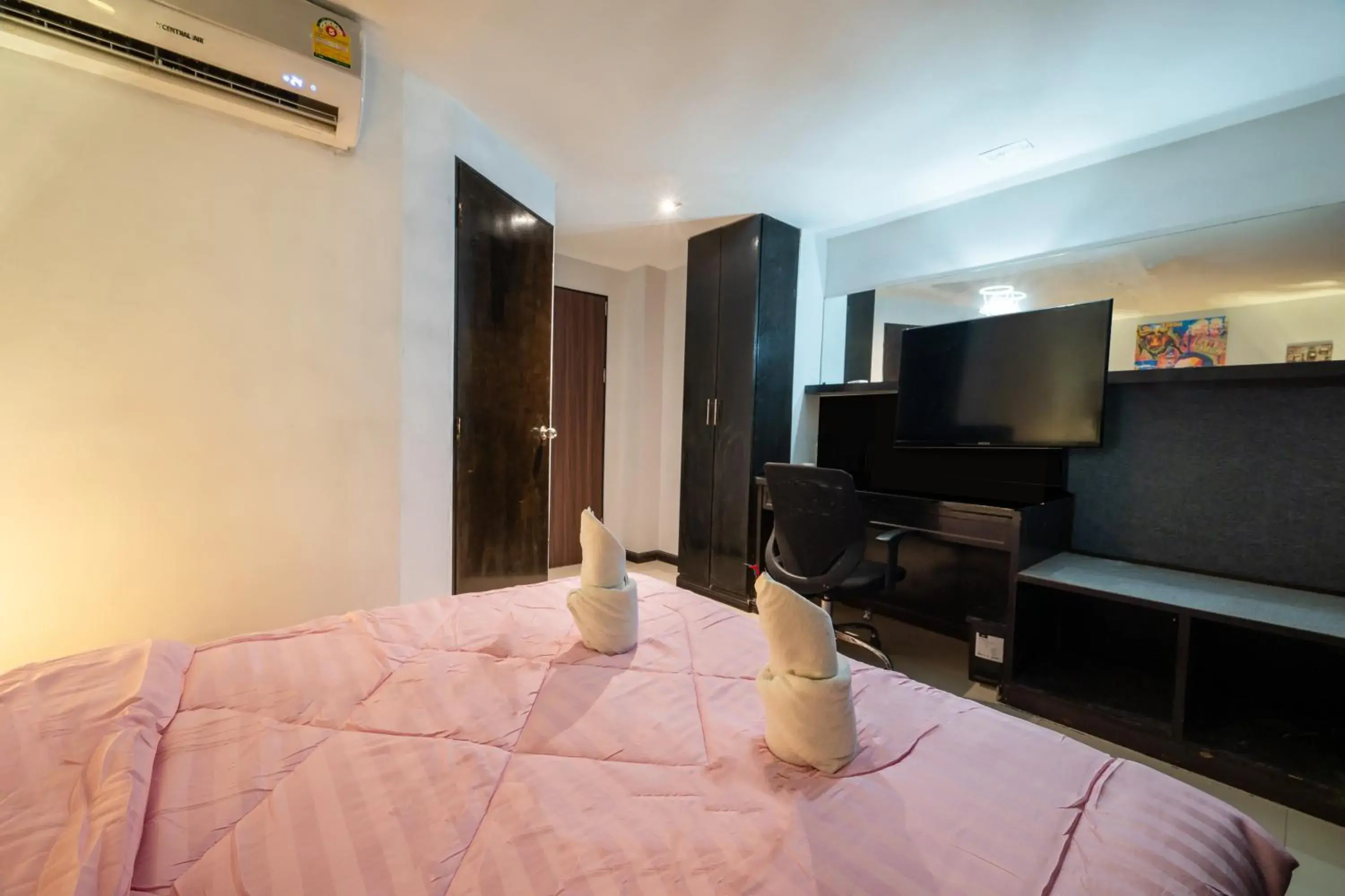Double Room in Abunawas Merry Inn at Walking Street Double Room in Abunawas Merry Inn at Walking Street