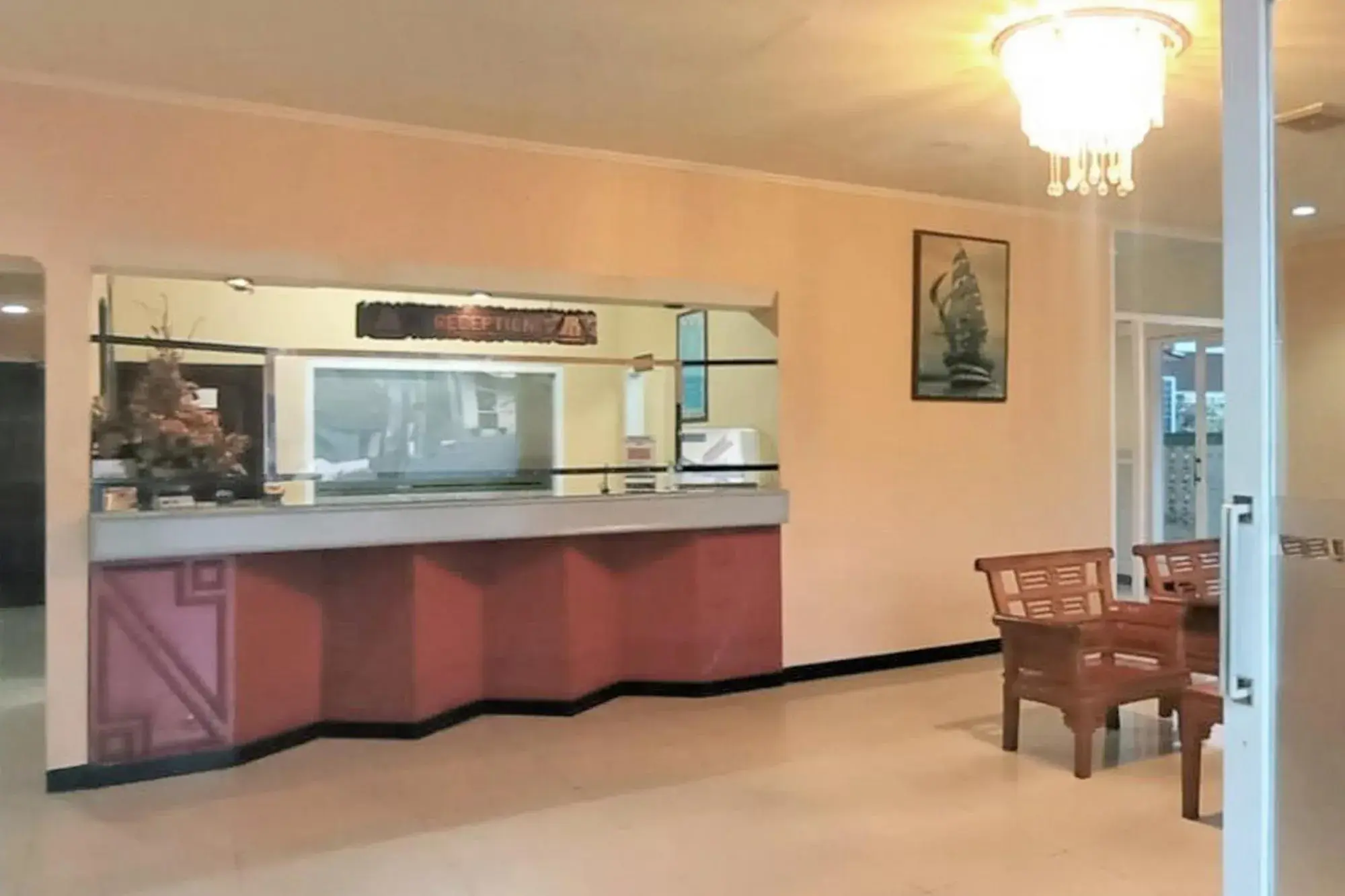 Lobby or reception in Urbanview Hotel Bahtera Tarakan by RedDoorz Lobby or reception in Urbanview Hotel Bahtera Tarakan by RedDoorz