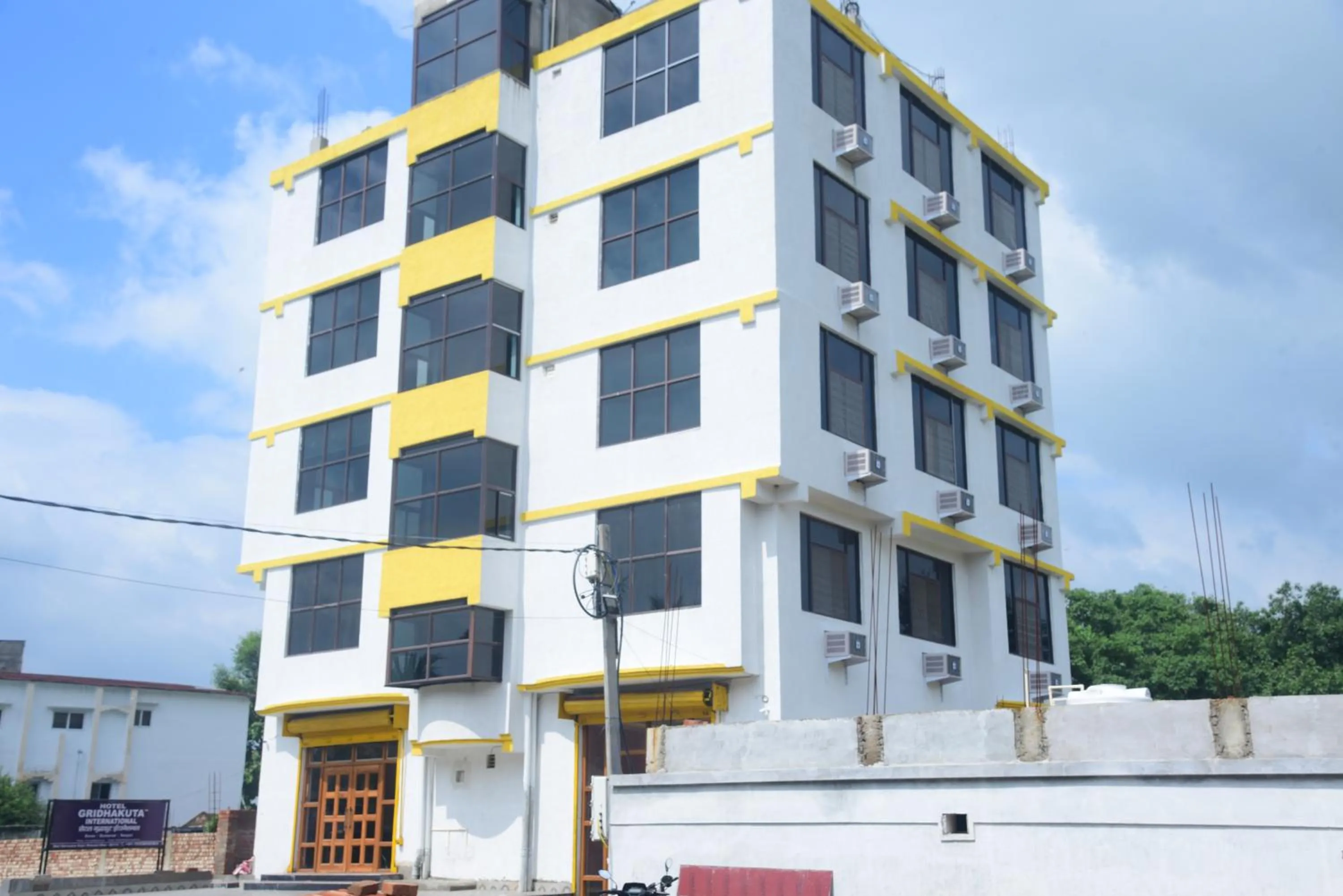 Property building in Hotel Gridhakuta International
