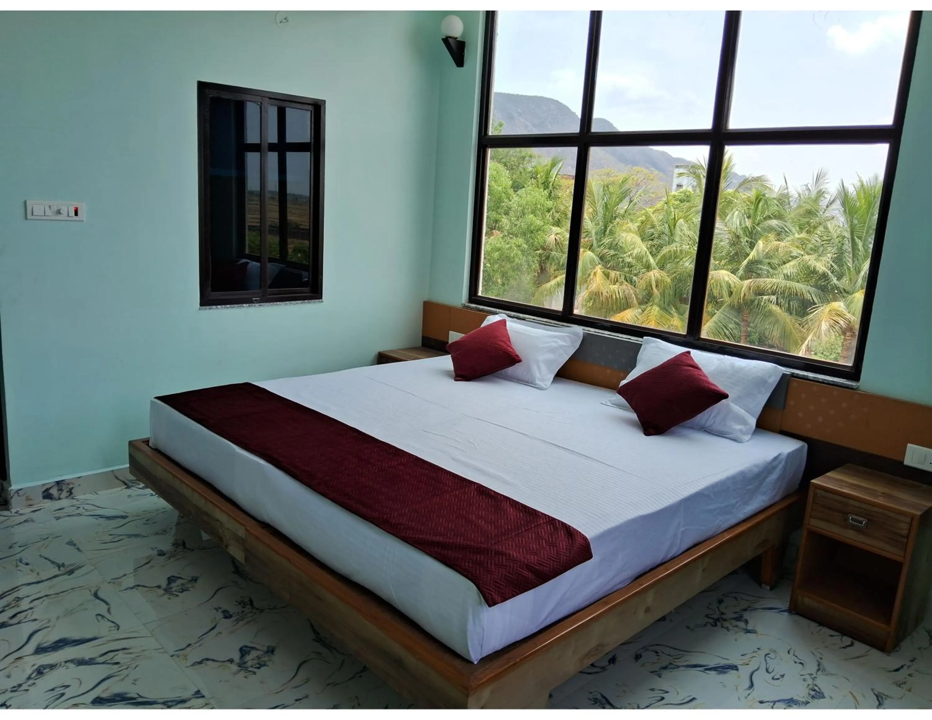 Bed in Hotel Gridhakuta International