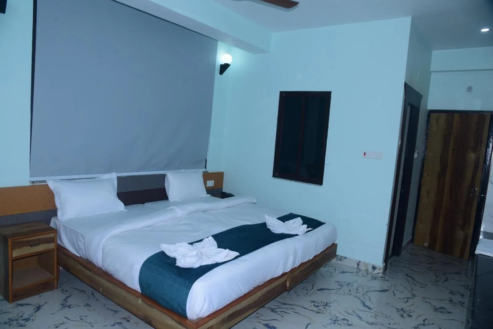 Mountain view, Bed in Hotel Gridhakuta International