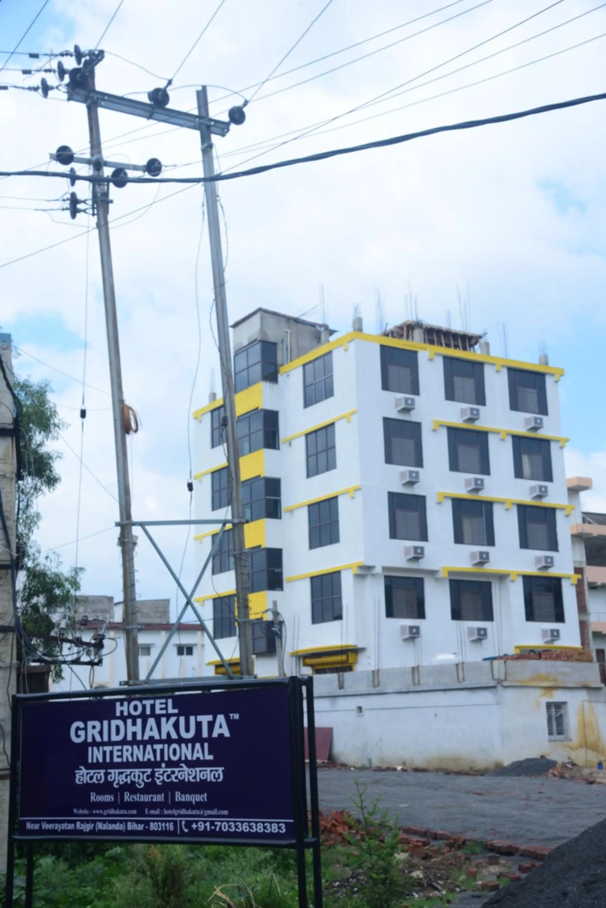 Property building in Hotel Gridhakuta International