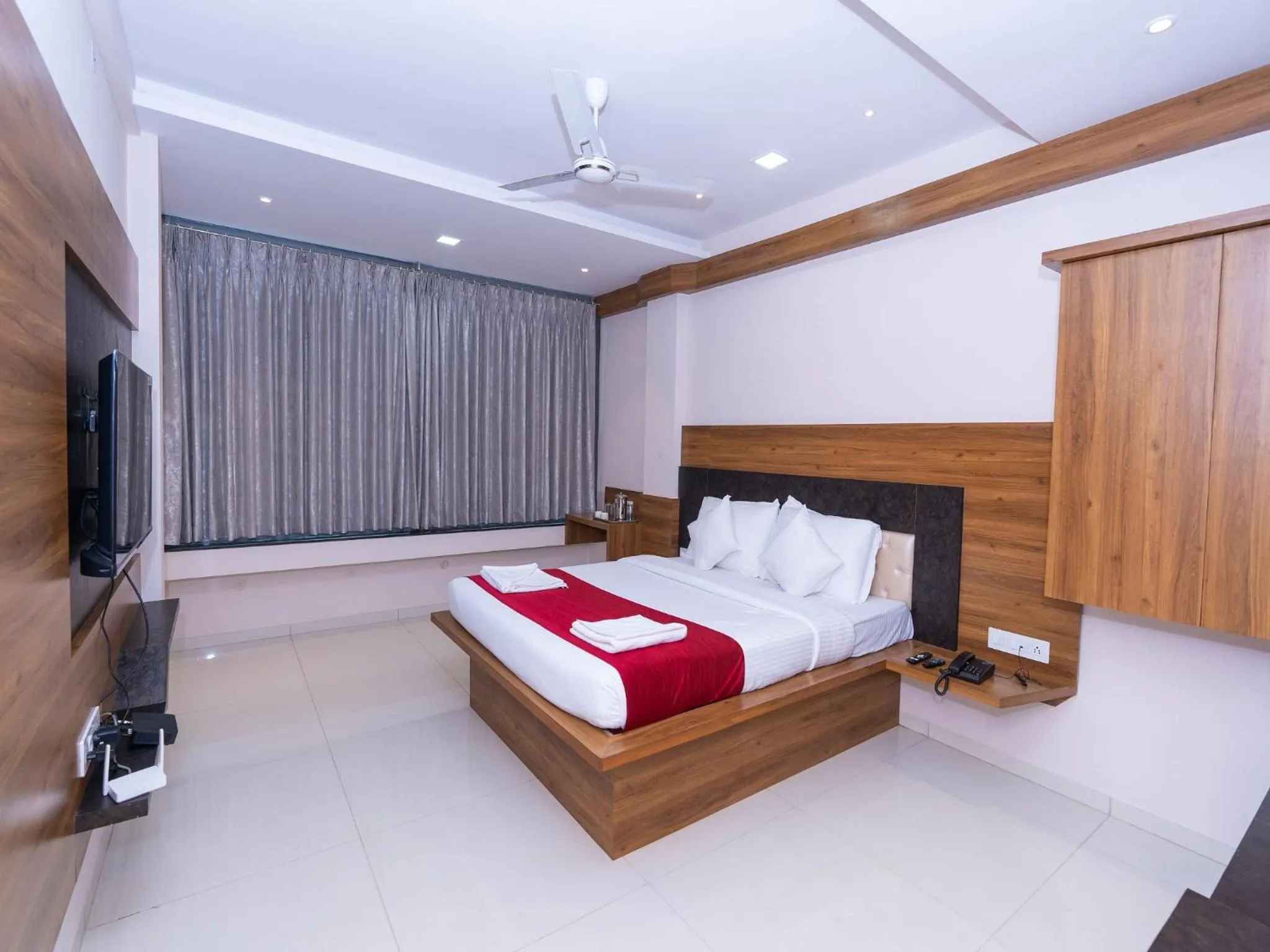Bedroom, Bed in Hotel Chiranjeevi Kolhapur
