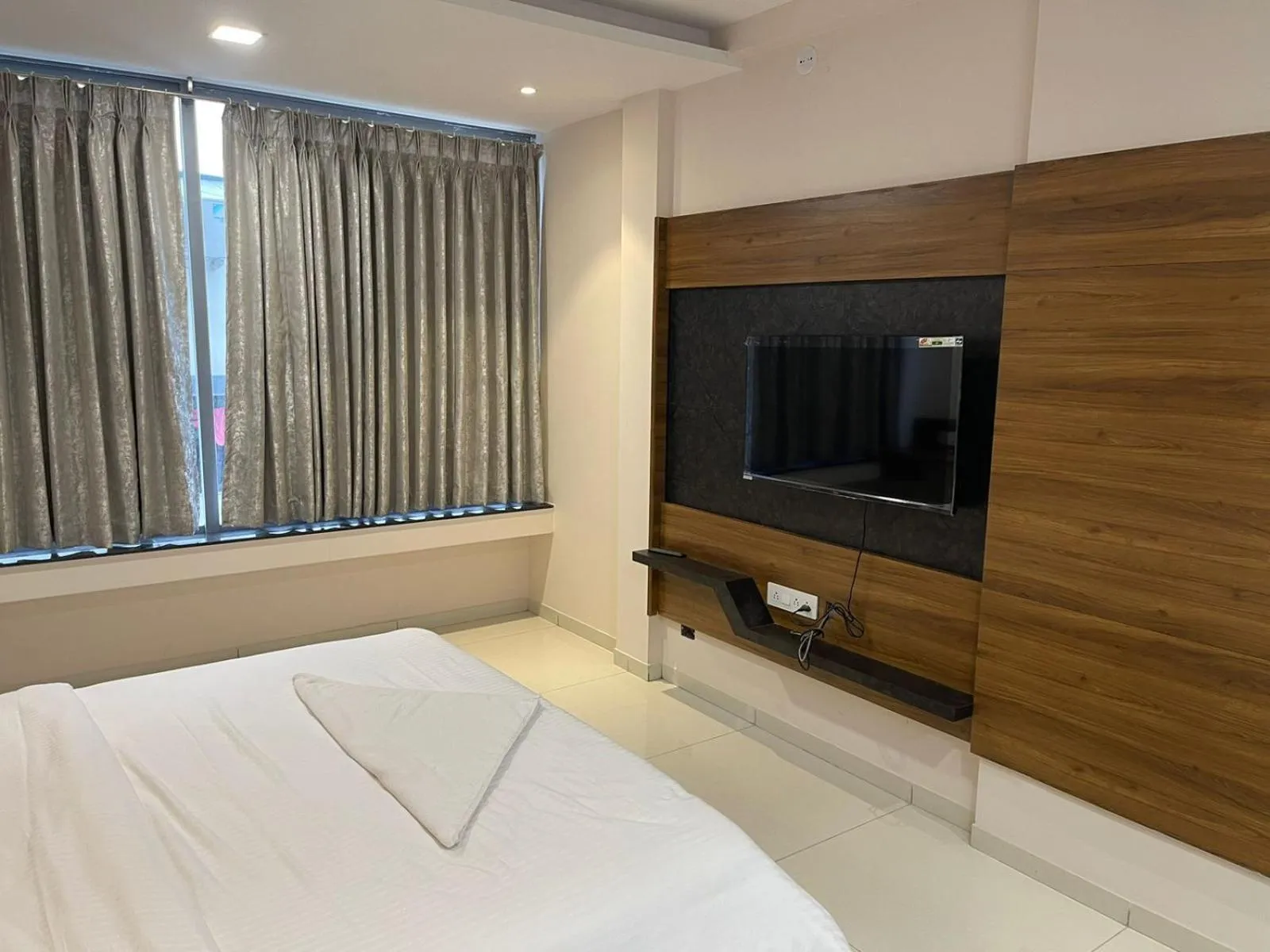 Bedroom, Bed in Hotel Chiranjeevi Kolhapur