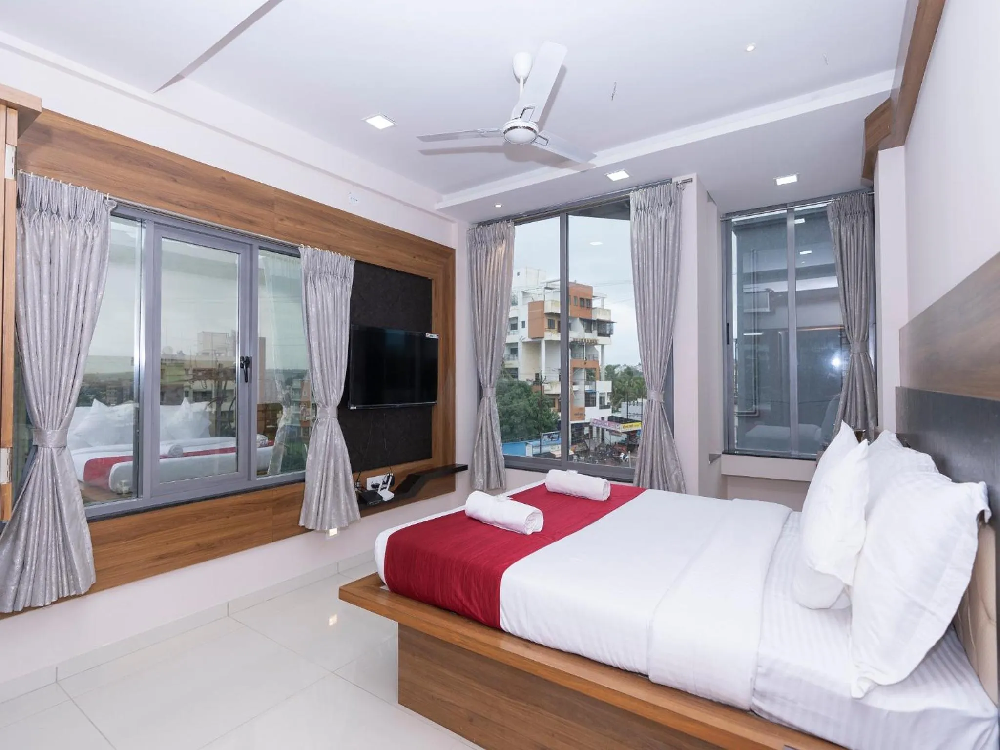 View (from property/room), Bed in Hotel Chiranjeevi Kolhapur