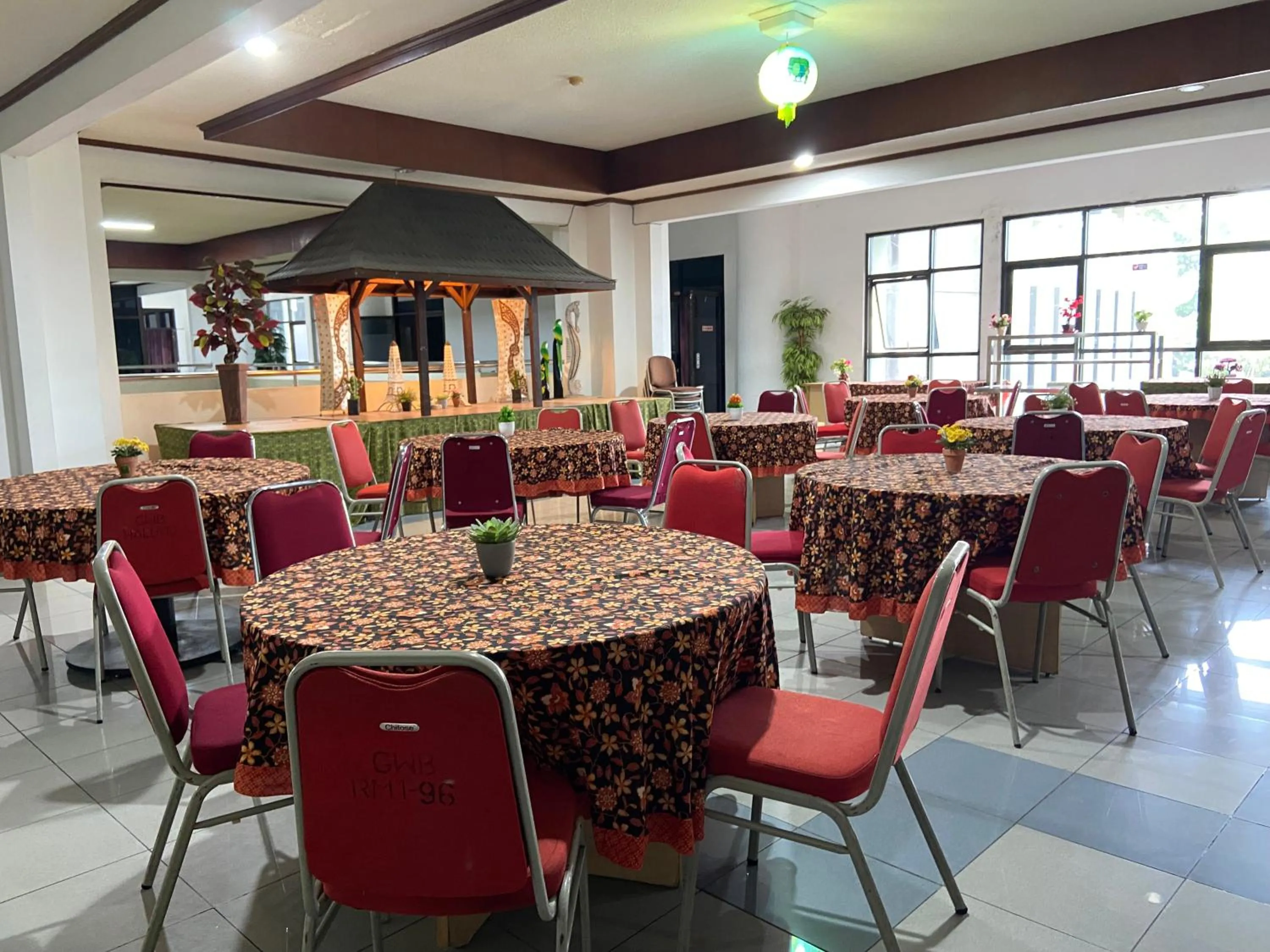 Restaurant/places to eat in Graha Widya Bhakti at STIESIA Surabaya