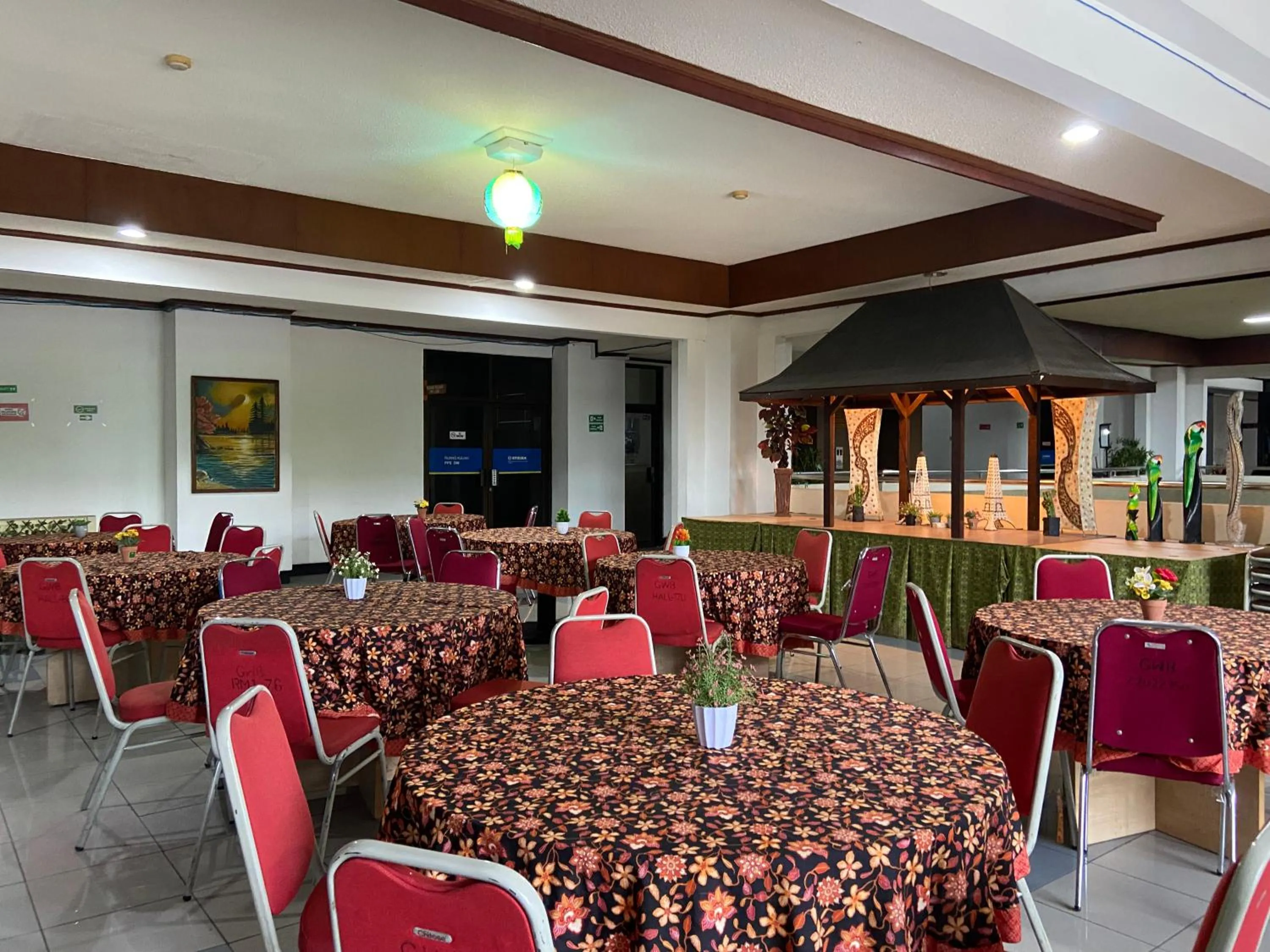 Restaurant/places to eat in Graha Widya Bhakti at STIESIA Surabaya