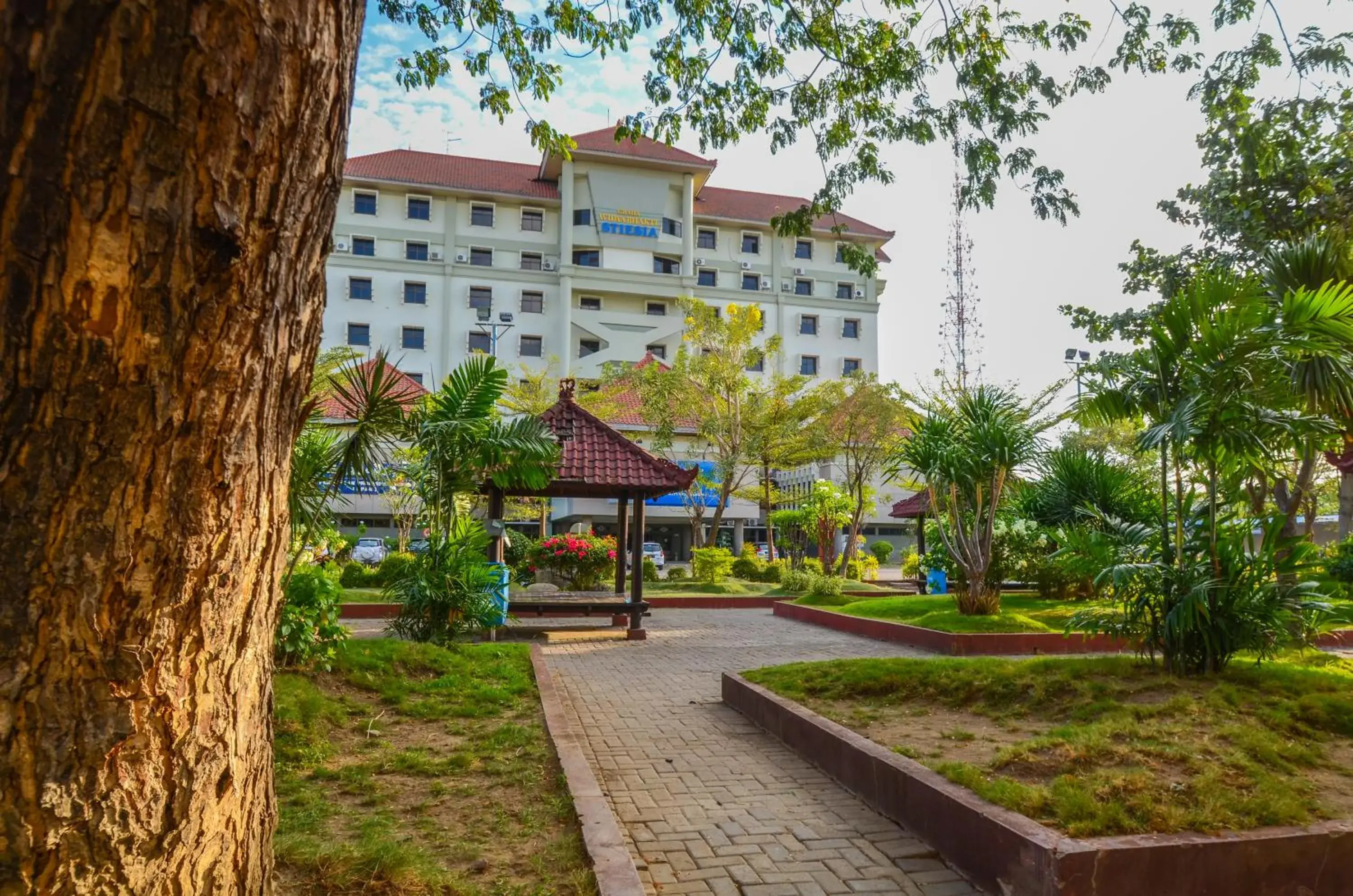 Property building in Graha Widya Bhakti at STIESIA Surabaya Property building in Graha Widya Bhakti at STIESIA Surabaya
