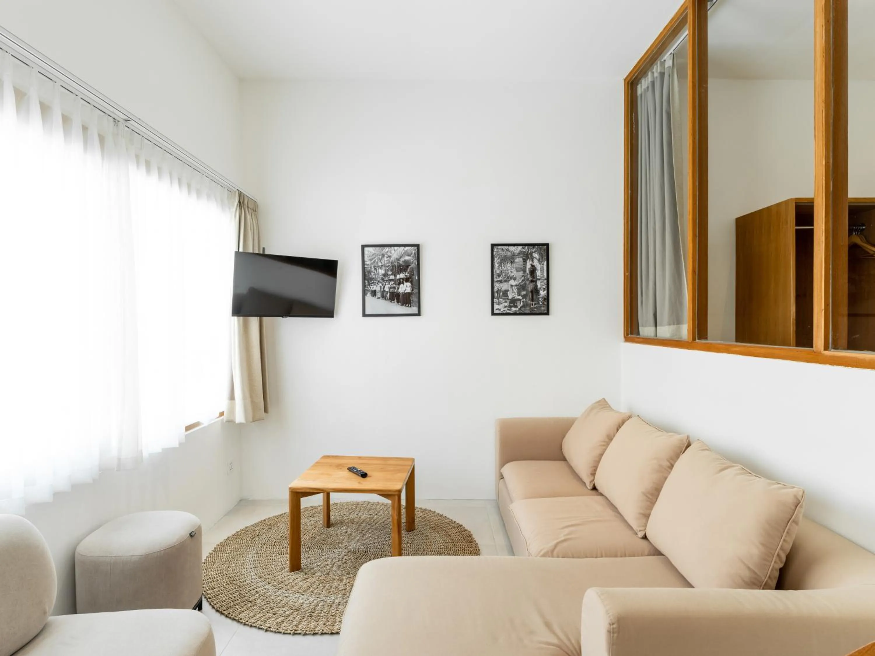 TV and multimedia in Berawa Village Suite