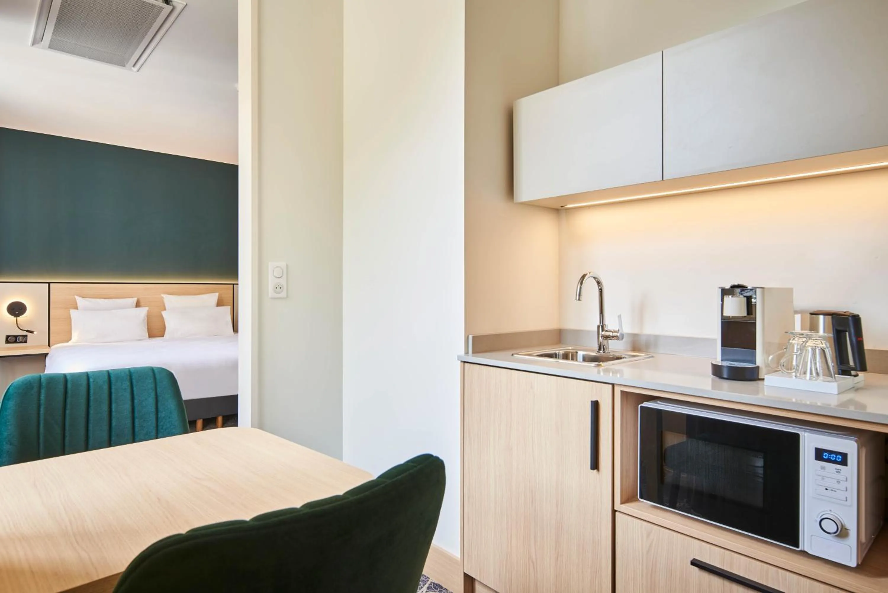 Bed in Le Grand Hôtel, The Originals Relais