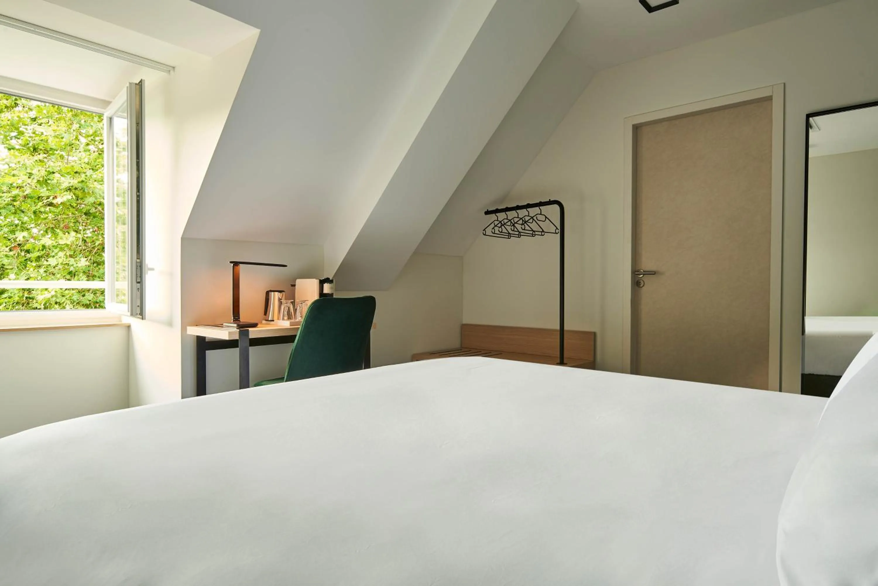 Bed in Le Grand Hôtel, The Originals Relais