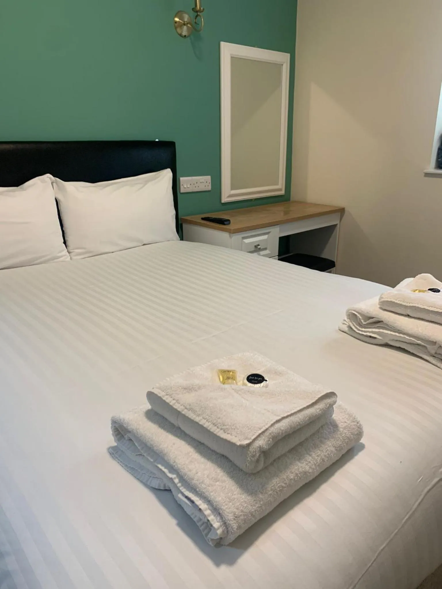 Bedroom, Bed in The Cotteridge Inn