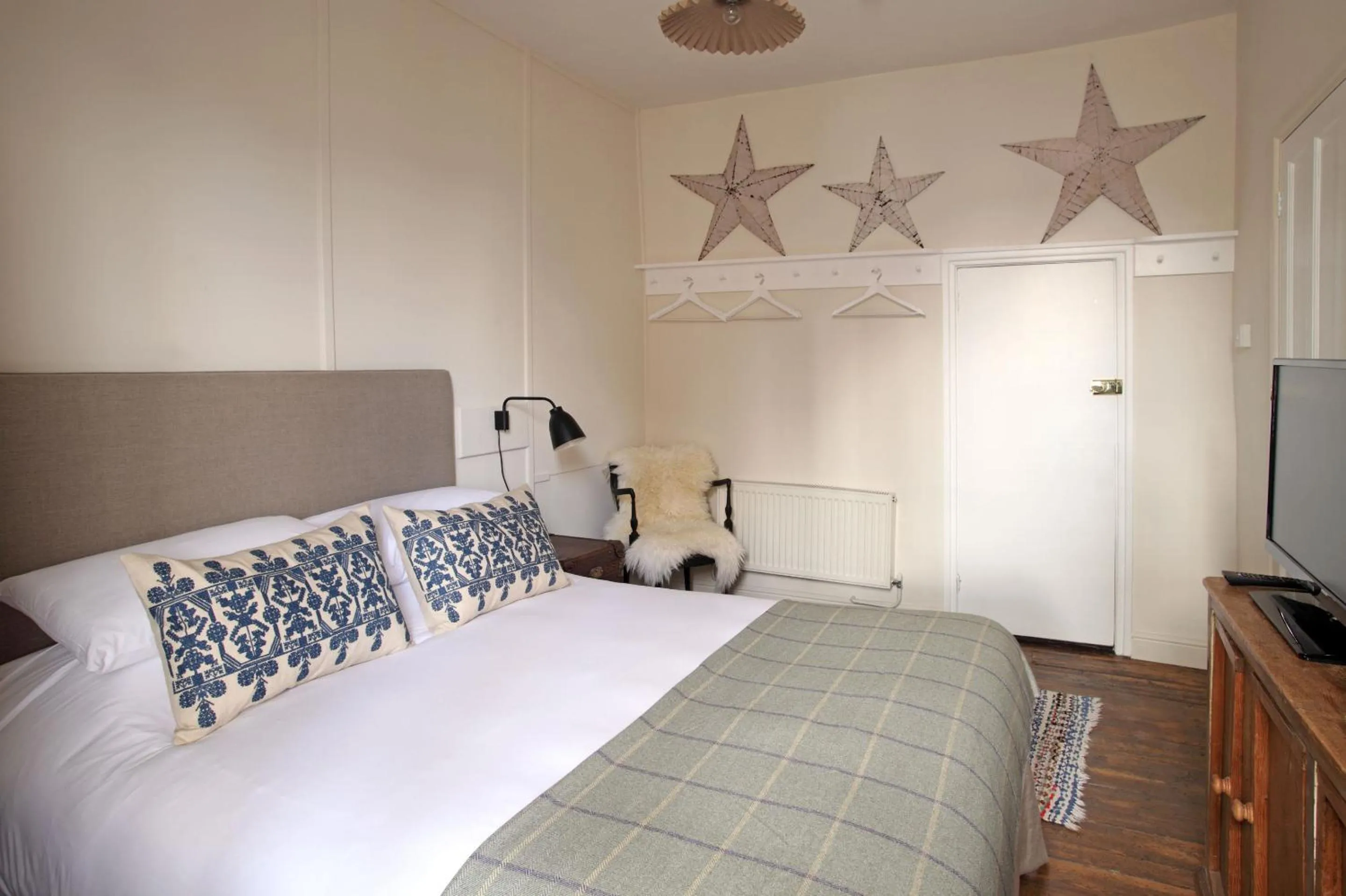 Bedroom, Bed in Black Lion Hotel