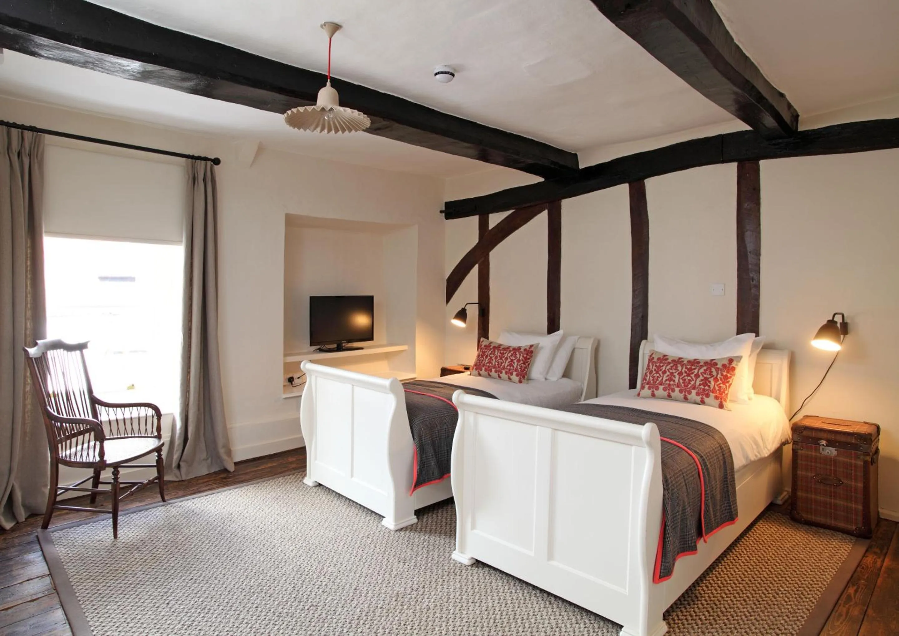 Bedroom, Bed in Black Lion Hotel