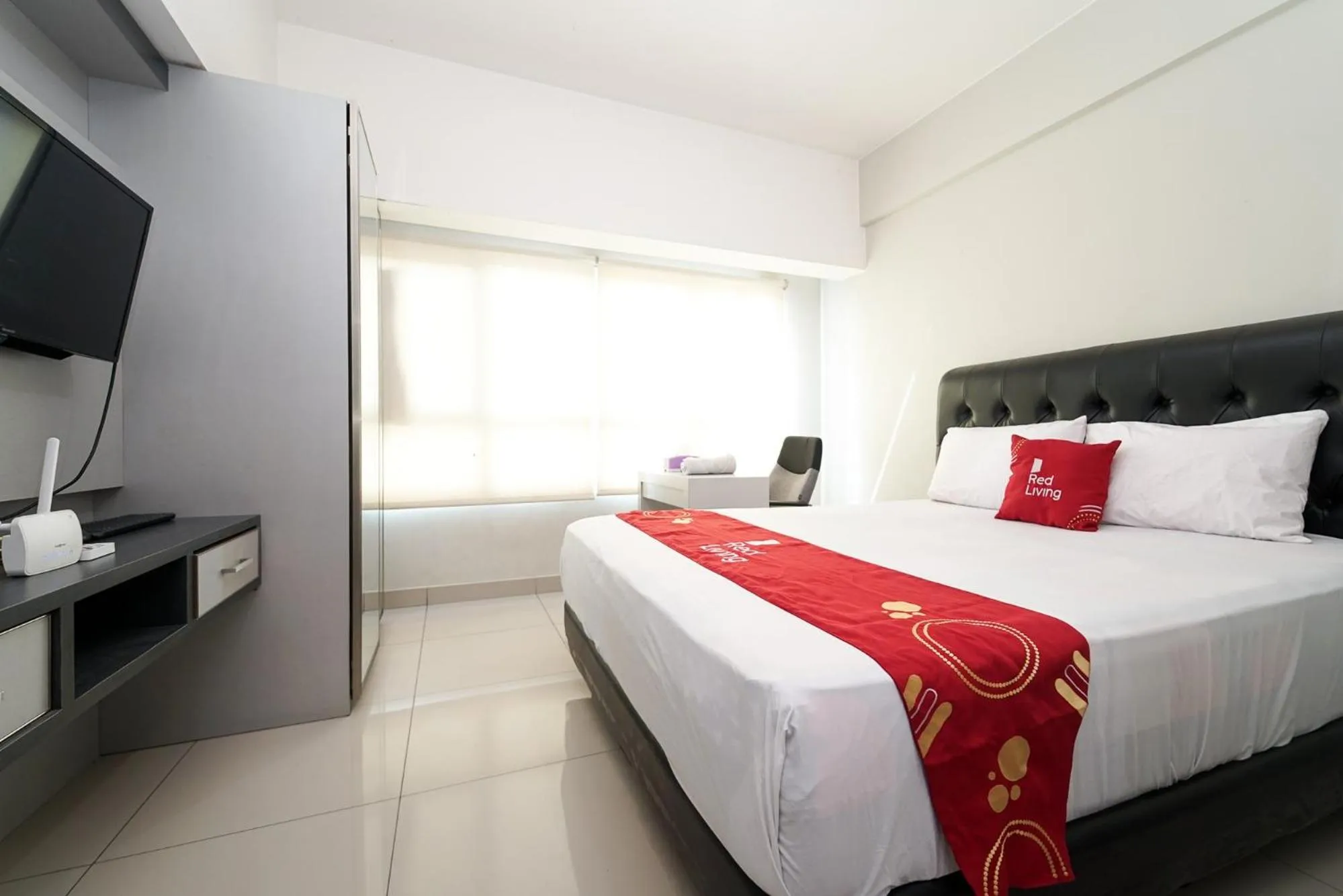 Bed in RedLiving Apartemen Springlake Summarecon - Happy Rooms with Netflix