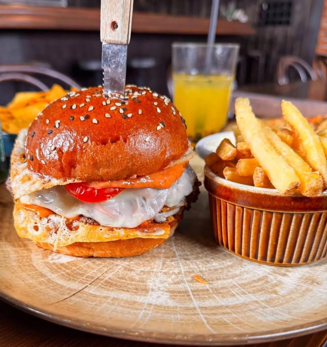 Restaurant/places to eat in Hotel Chicago