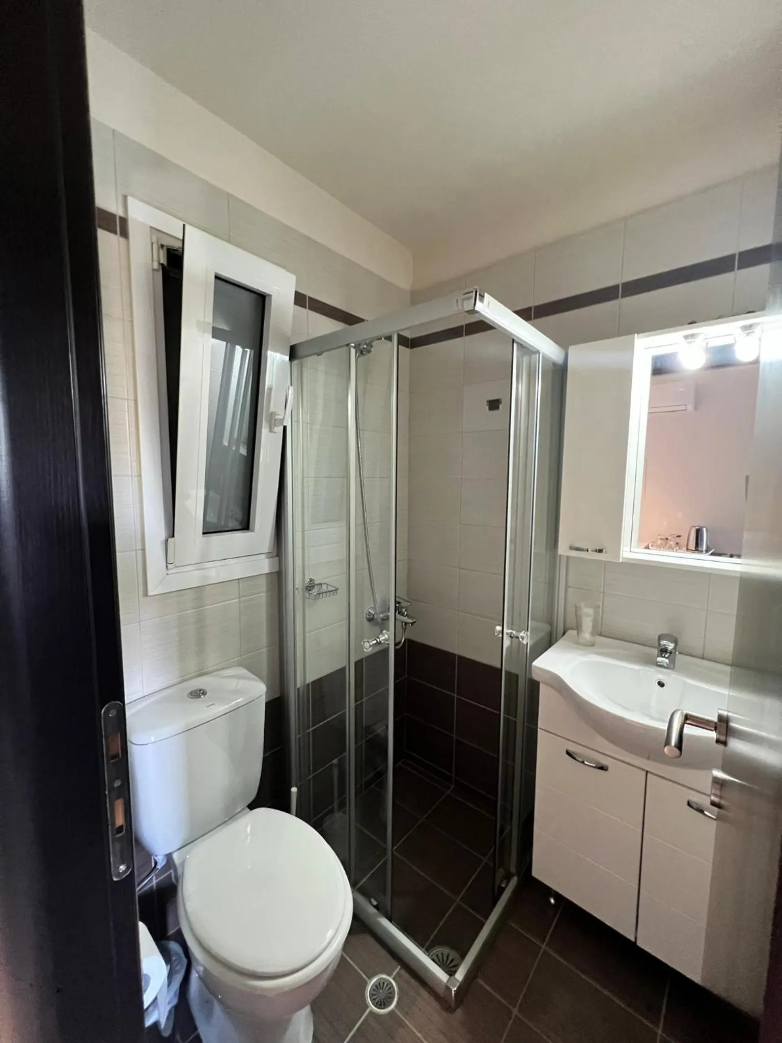 Shower in Luxury Studio Artemida