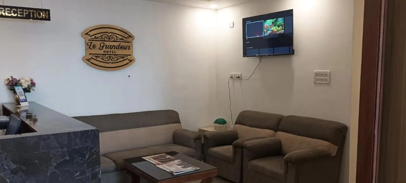 Seating area in Hotel Le Grandeur