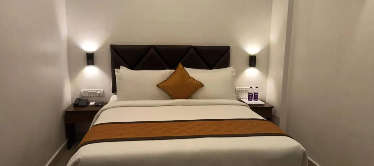 Bedroom, Bed in Hotel Le Grandeur