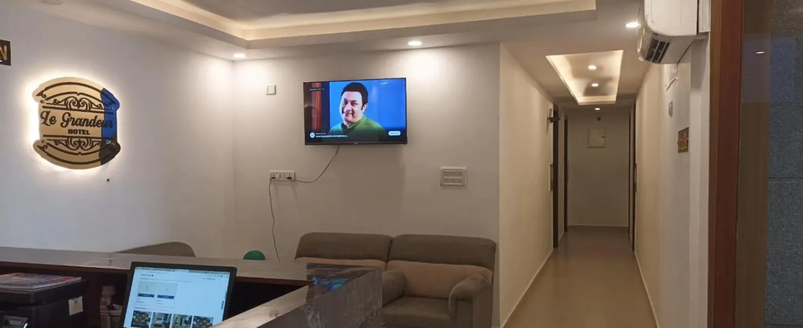 Seating area in Hotel Le Grandeur