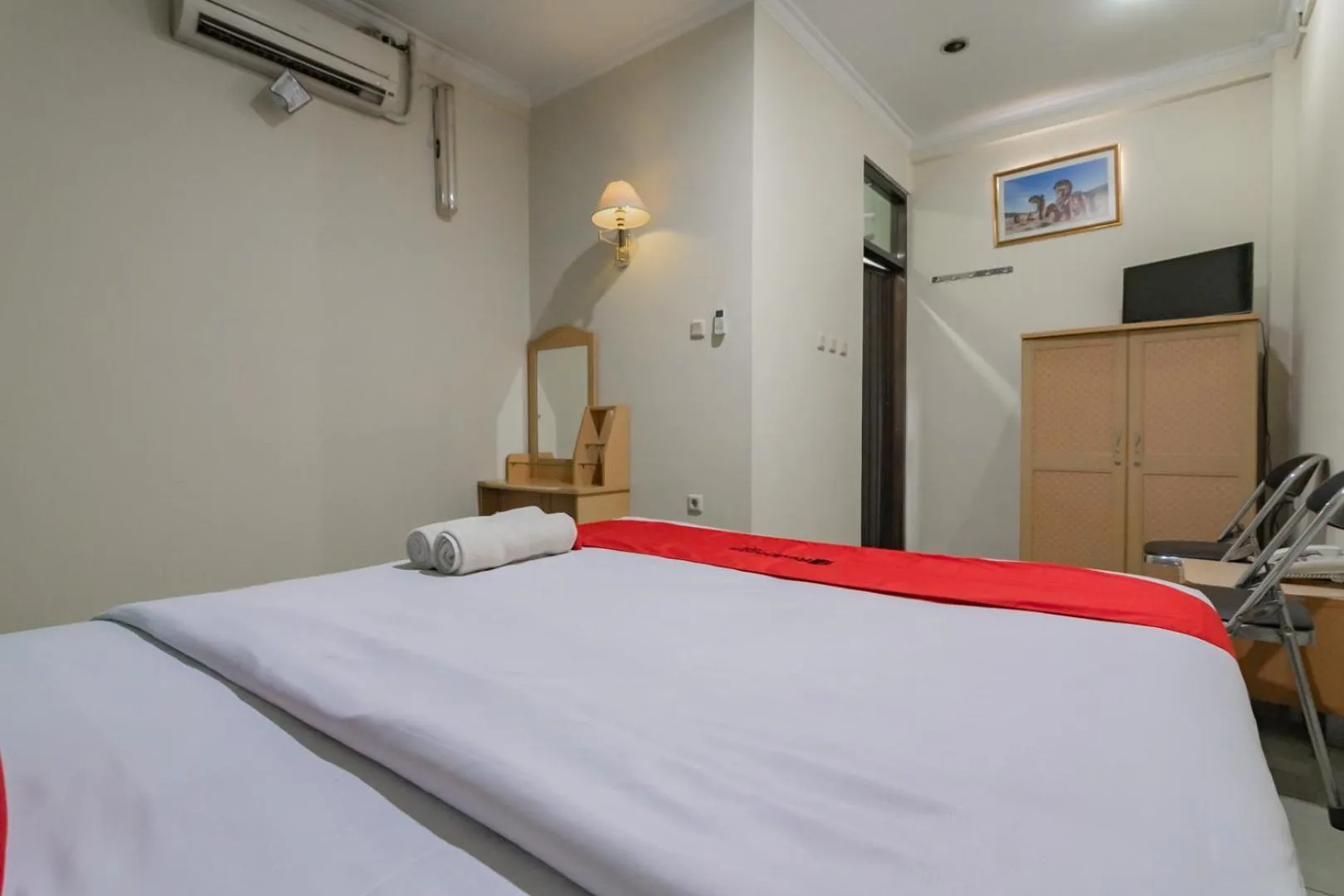 Bedroom, Bed in RedDoorz @ Achino Hotel Bandung
